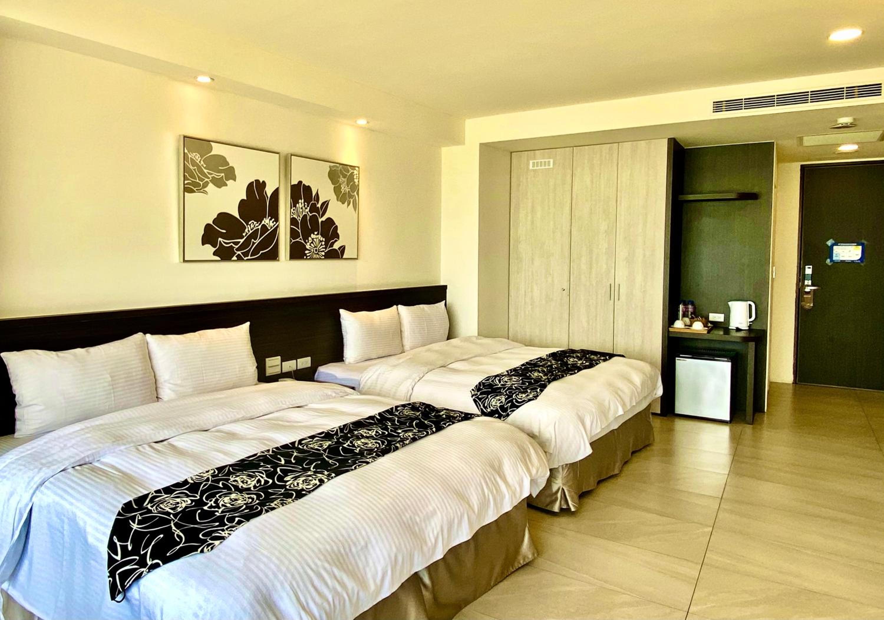Quadruple Room with Lake View - Upper Floor photo 3