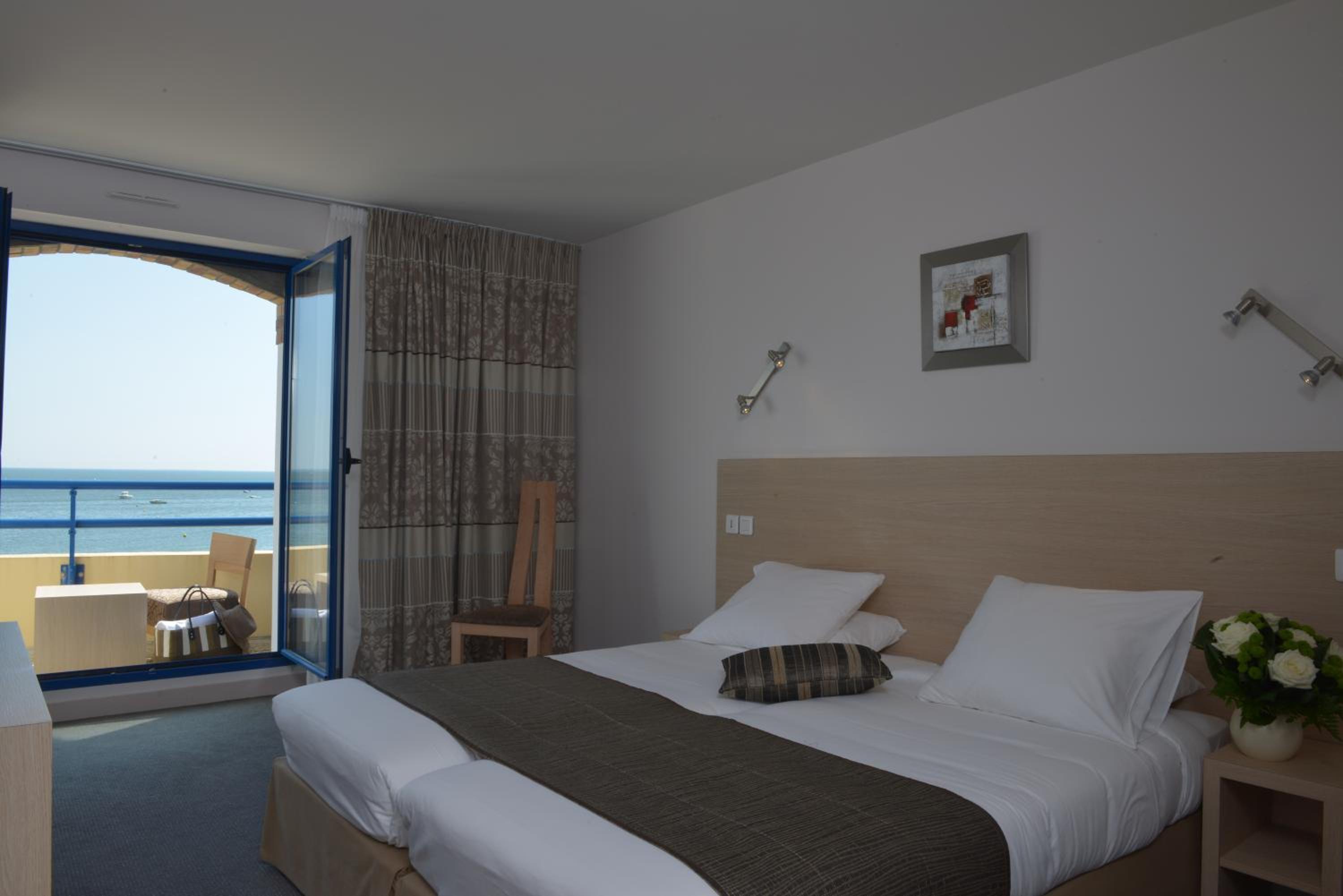 Premium Double Room with Sea View photo 2