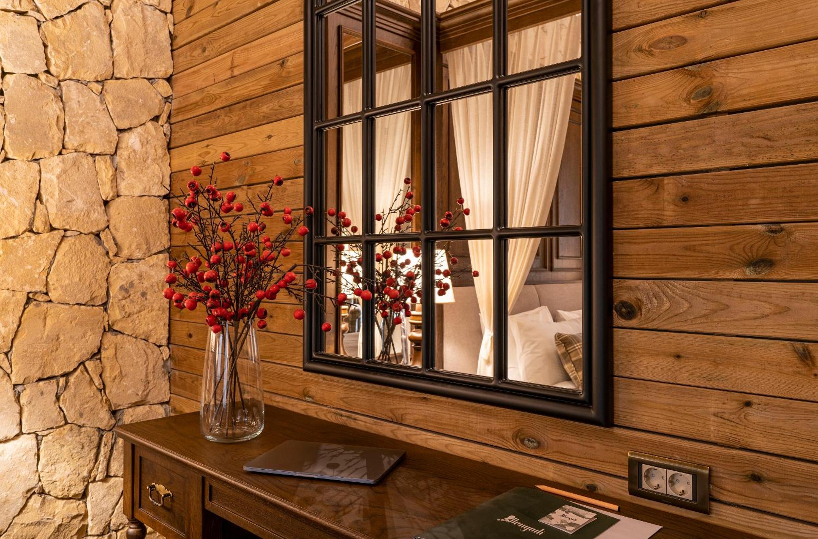 Deluxe King Room - Photo 10
