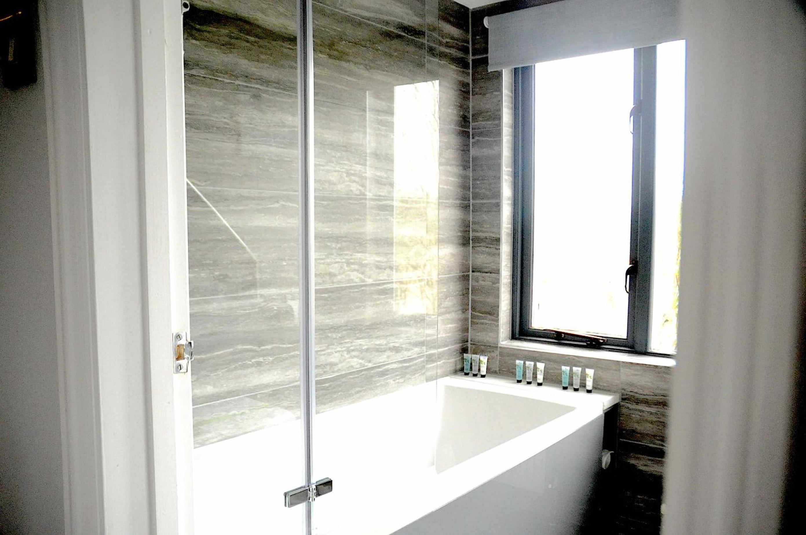 Two-Bedroom House - Photo 22