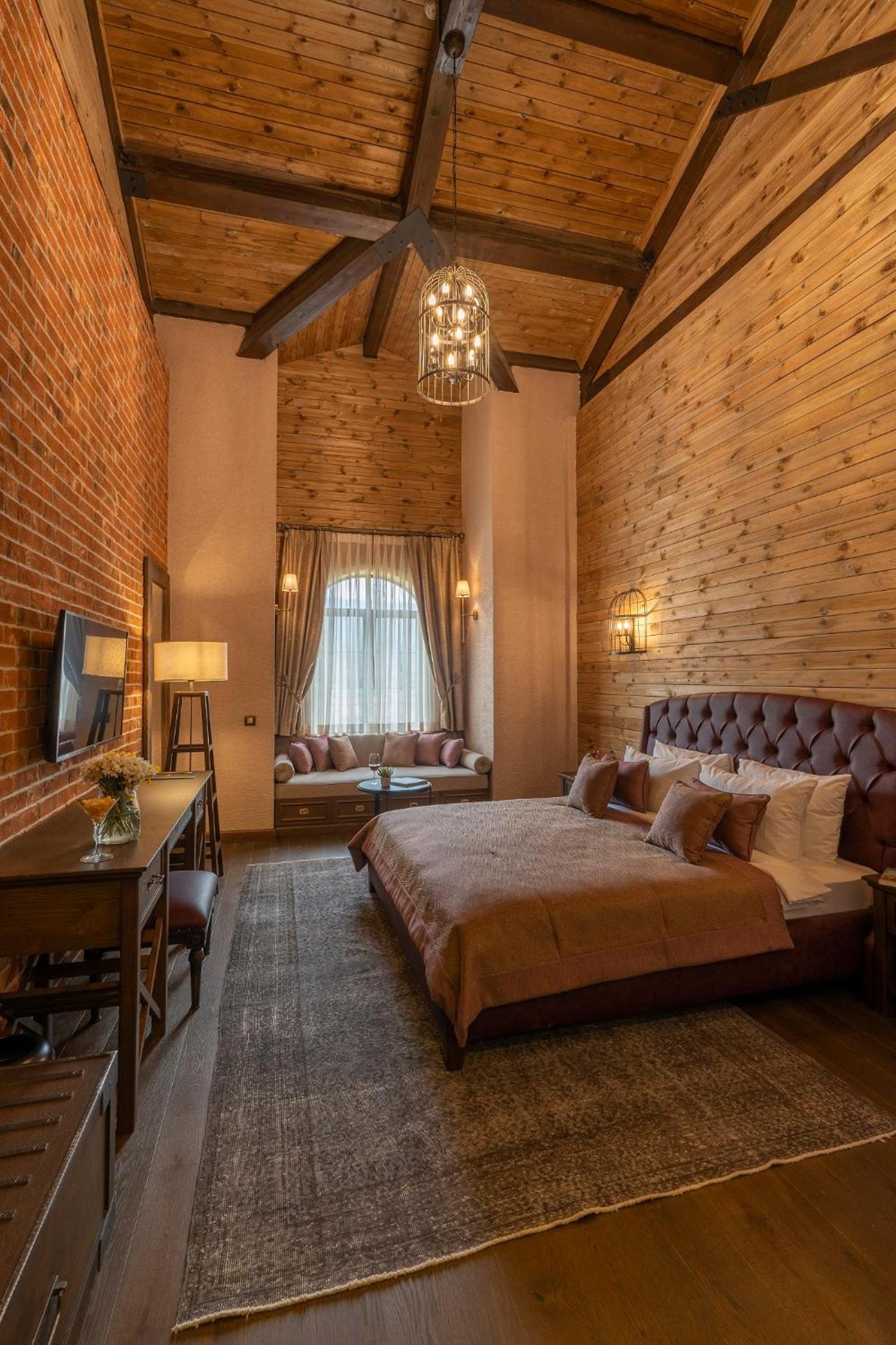 Deluxe King Room - Photo 3