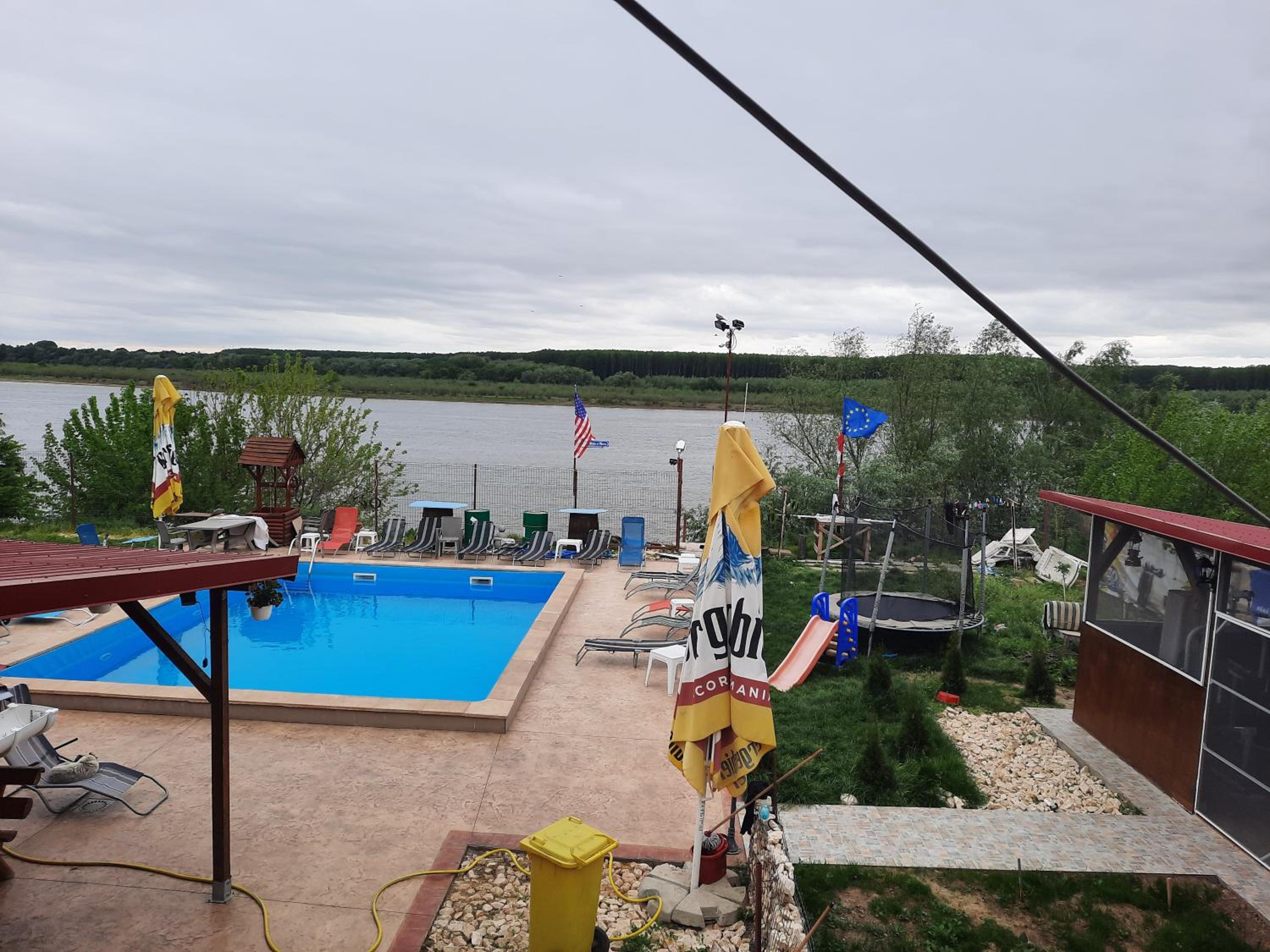 Queen Room with Pool View - Photo 8
