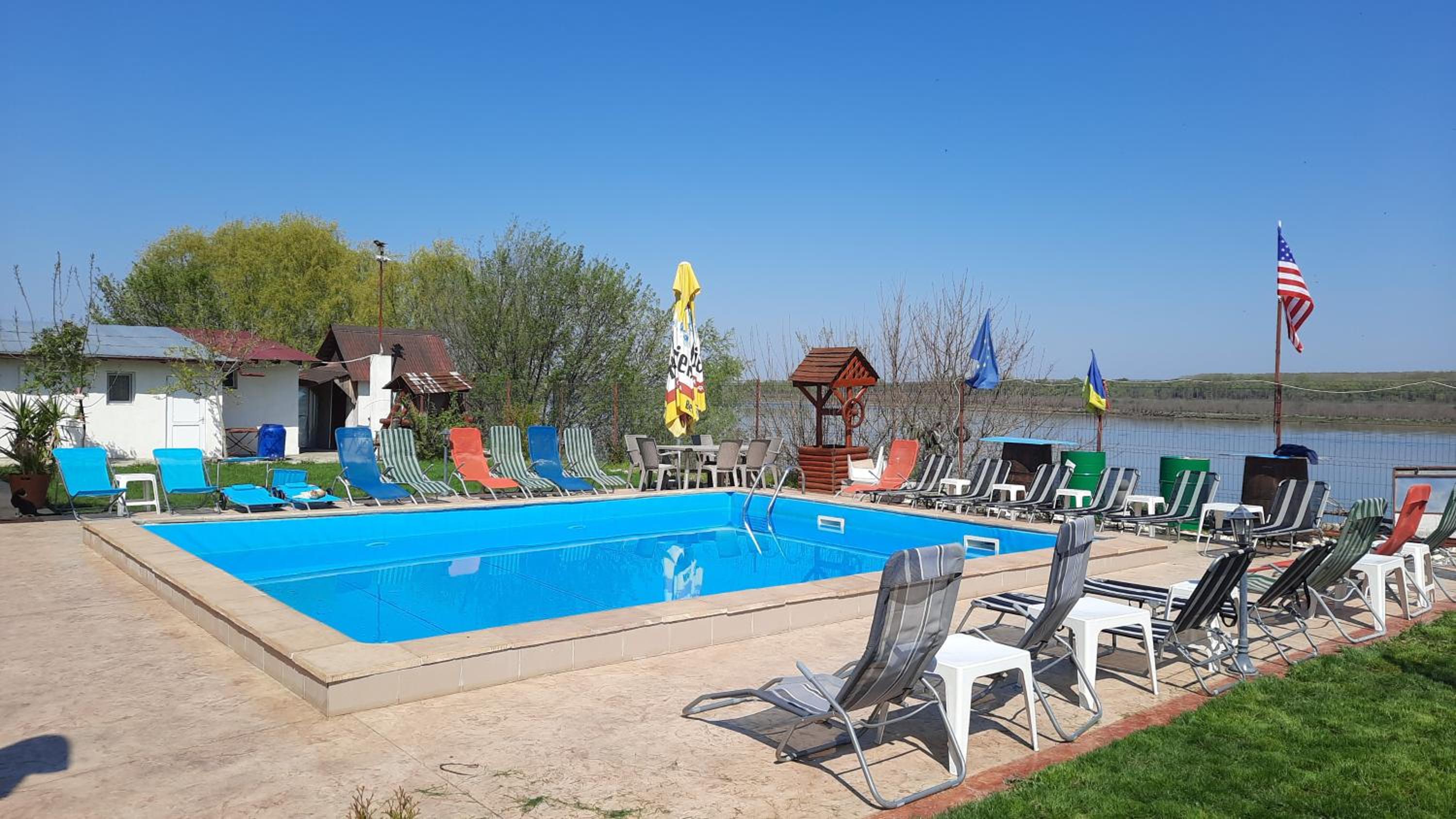 Queen Room with Pool View - Photo 9