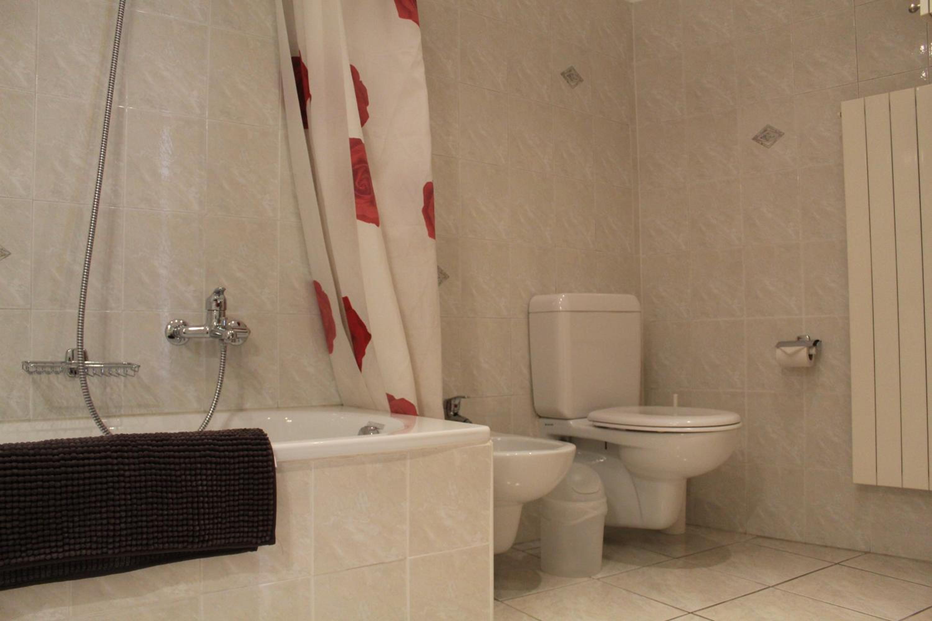Three-Bedroom Apartment - Photo 29
