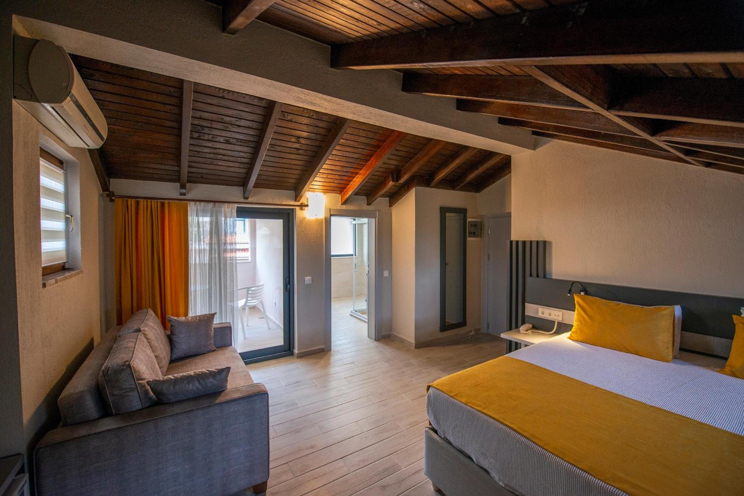 Junior Suite with Balcony photo 3