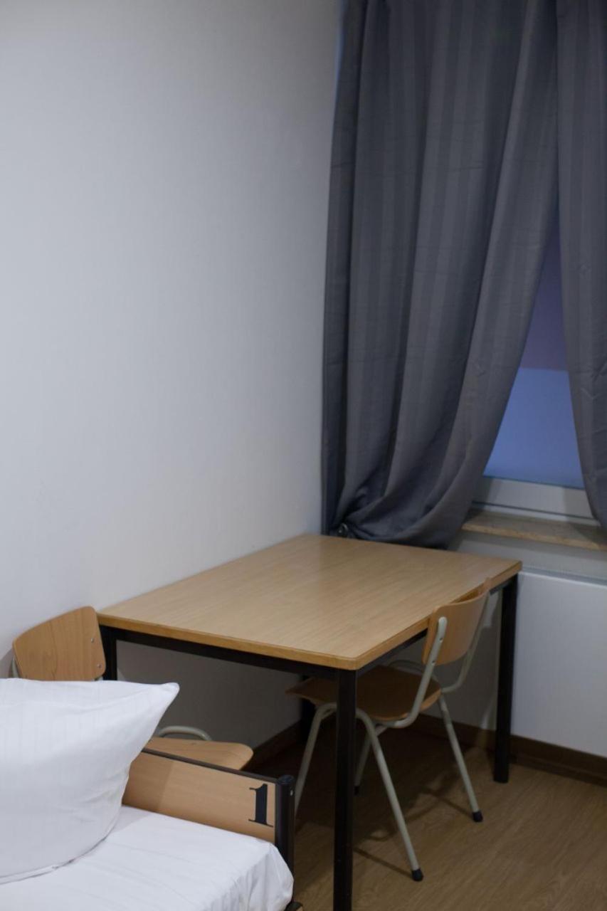 Budget Double Room - Photo 16