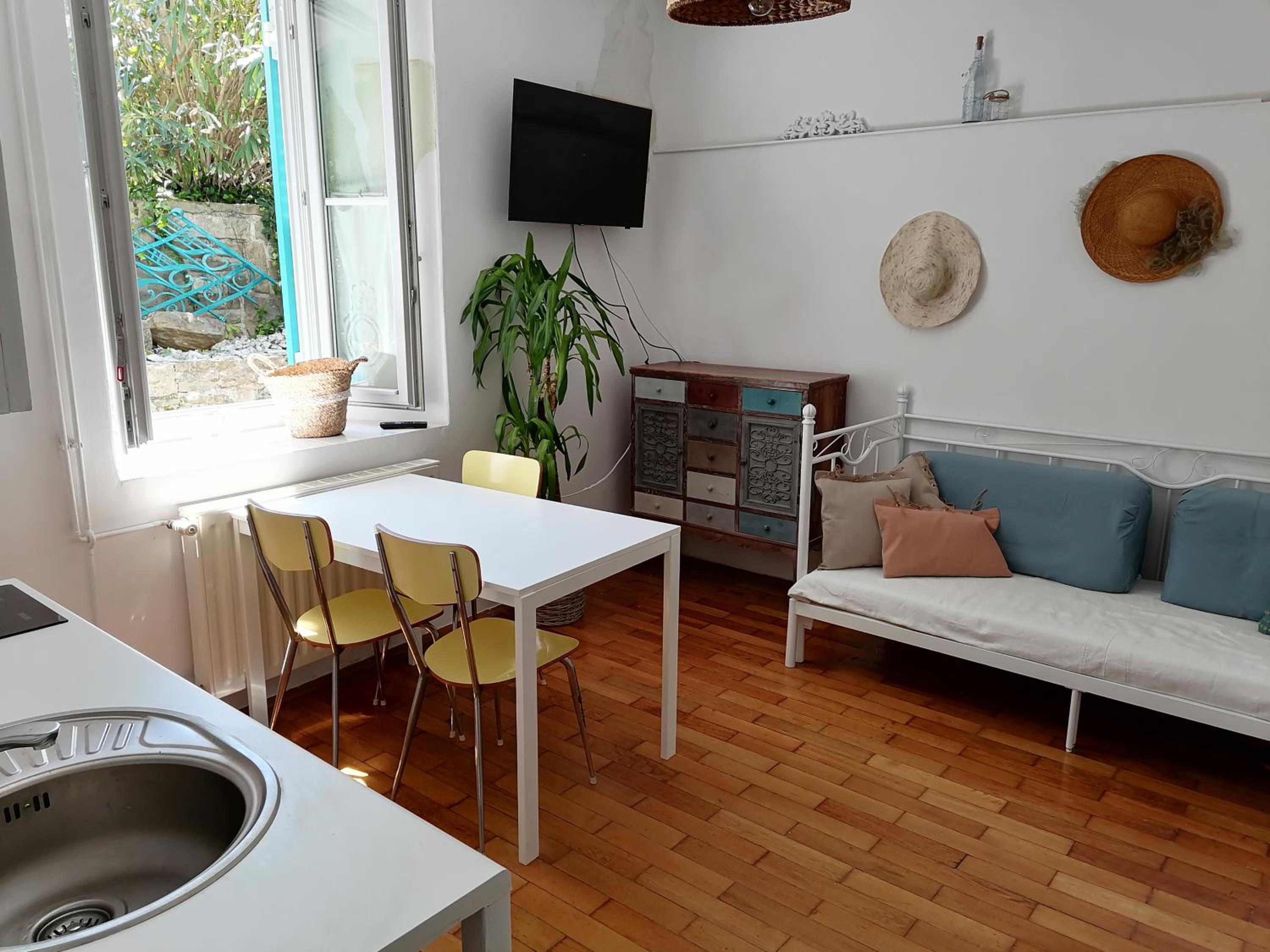 One-Bedroom Apartment - Photo 13