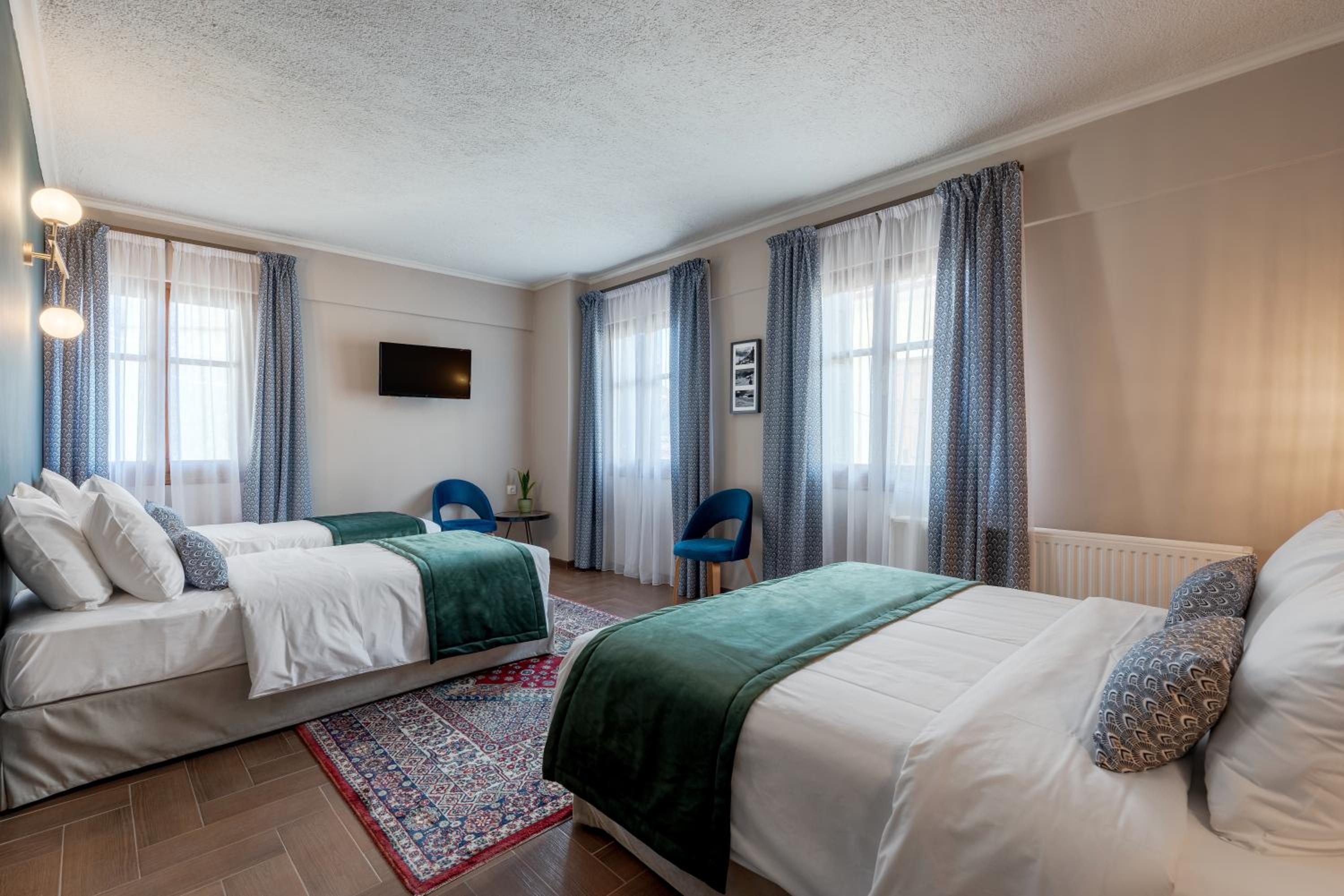 Quadruple Room - Photo 1