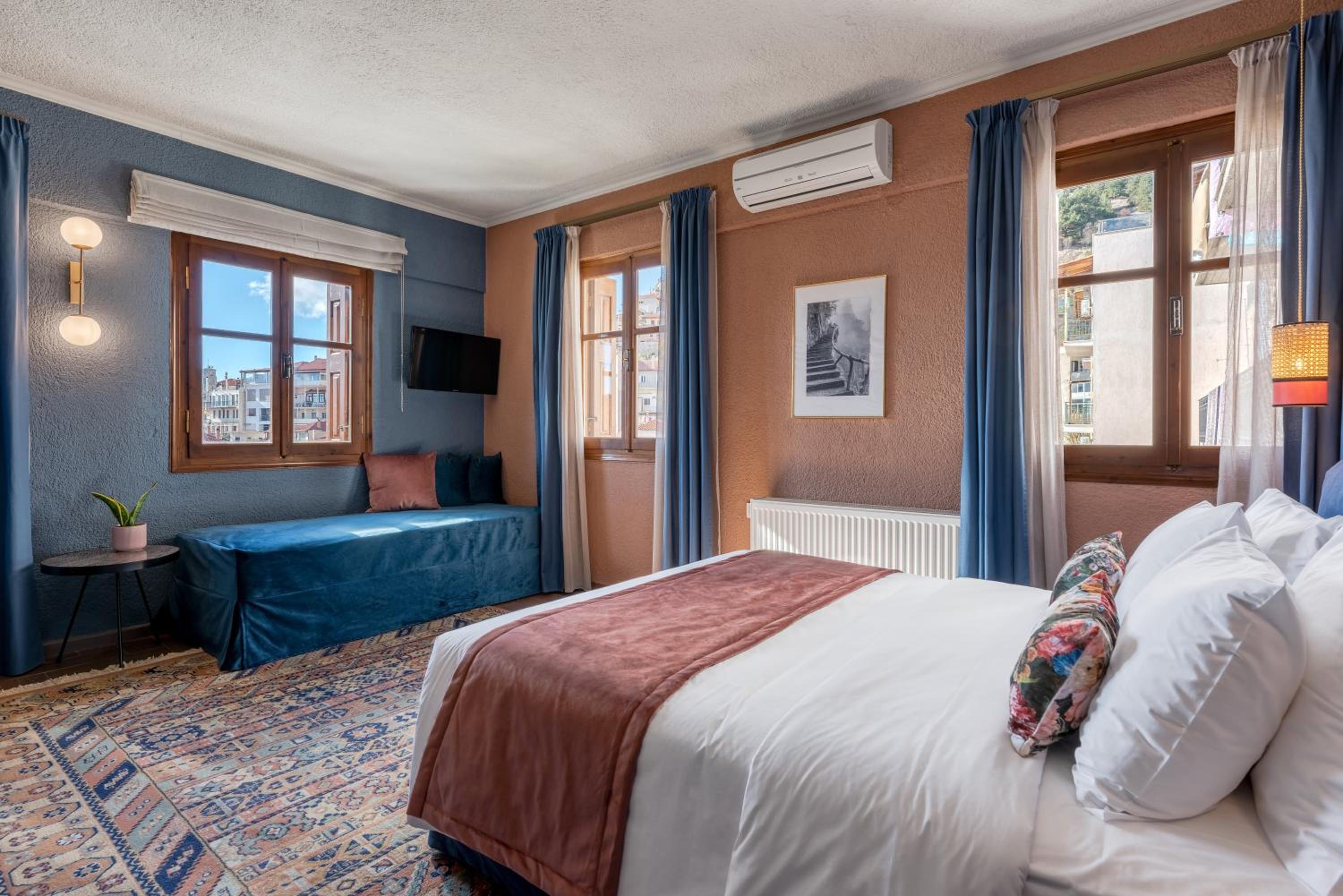 Deluxe Double Room with Balcony - Photo 1