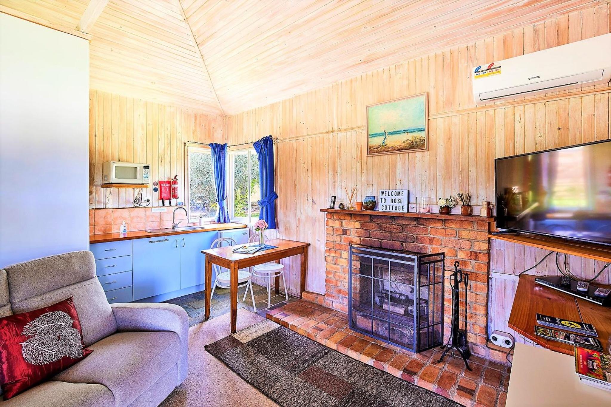 One-Bedroom House photo 1