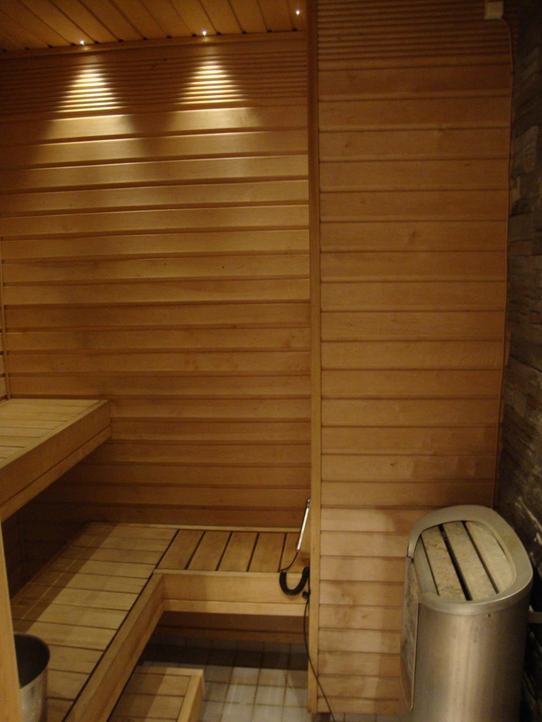 Large Suite photo 2
