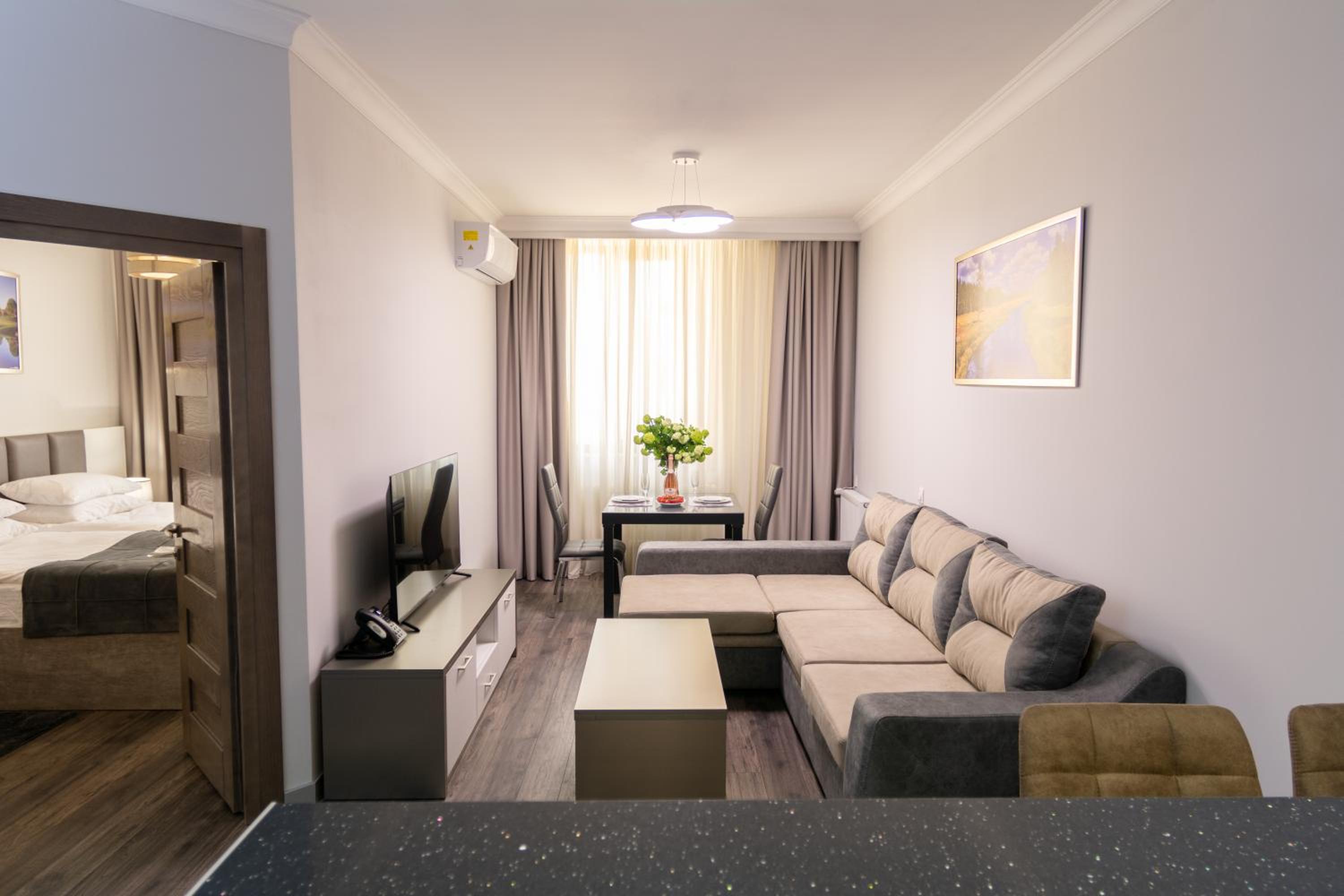 Suite photo 1