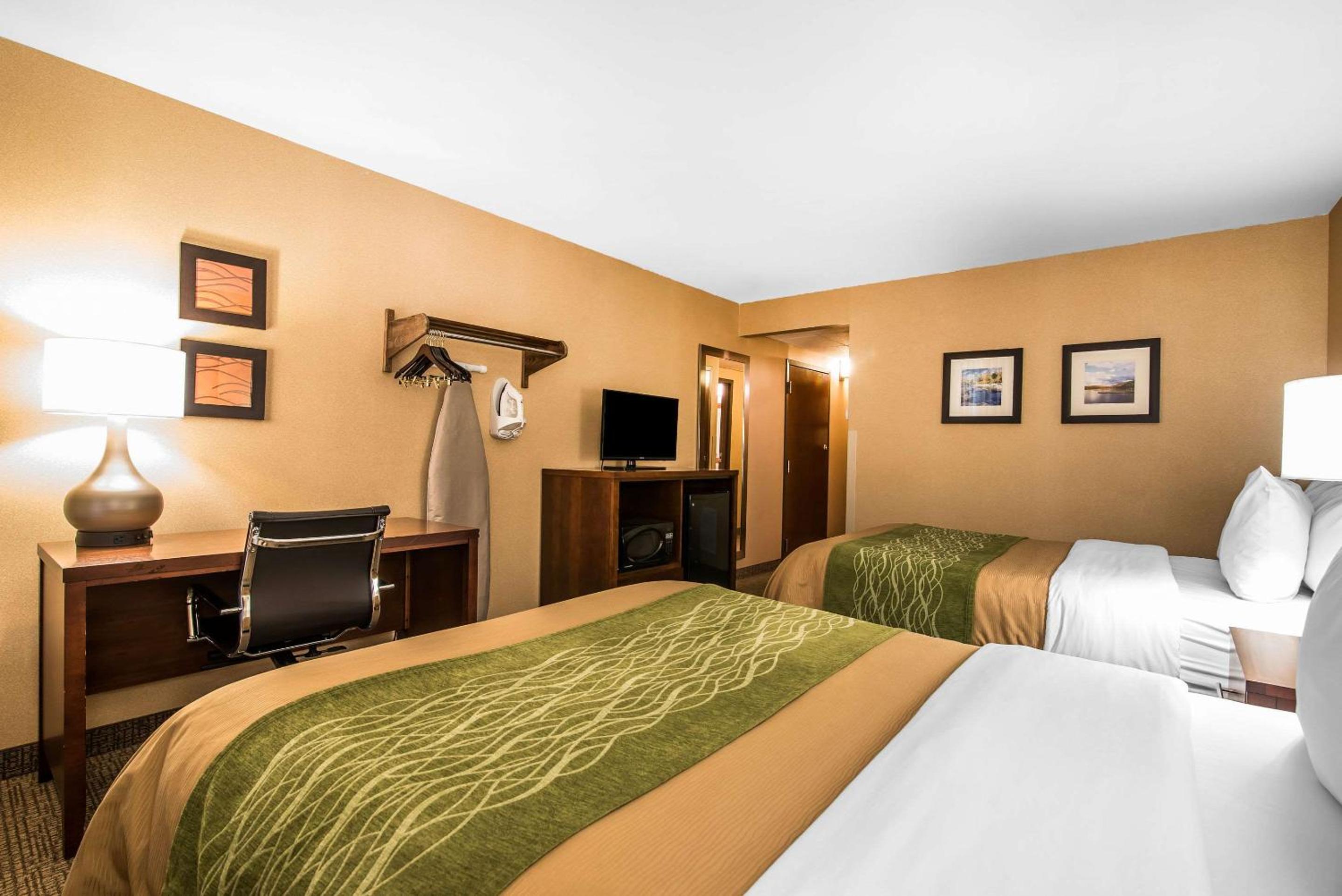 Double Room with Two Double Beds photo 2