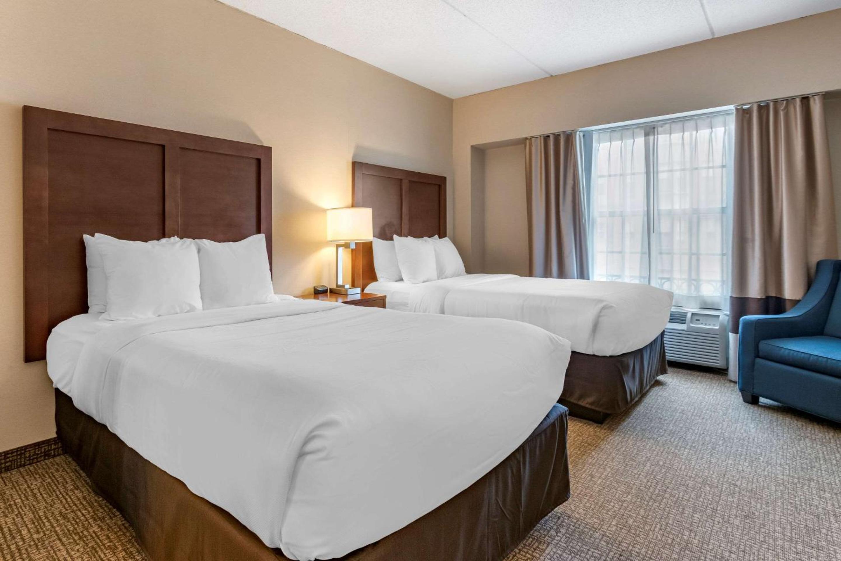 Double Suite with Two Double Beds - Non-Smoking - Photo 3