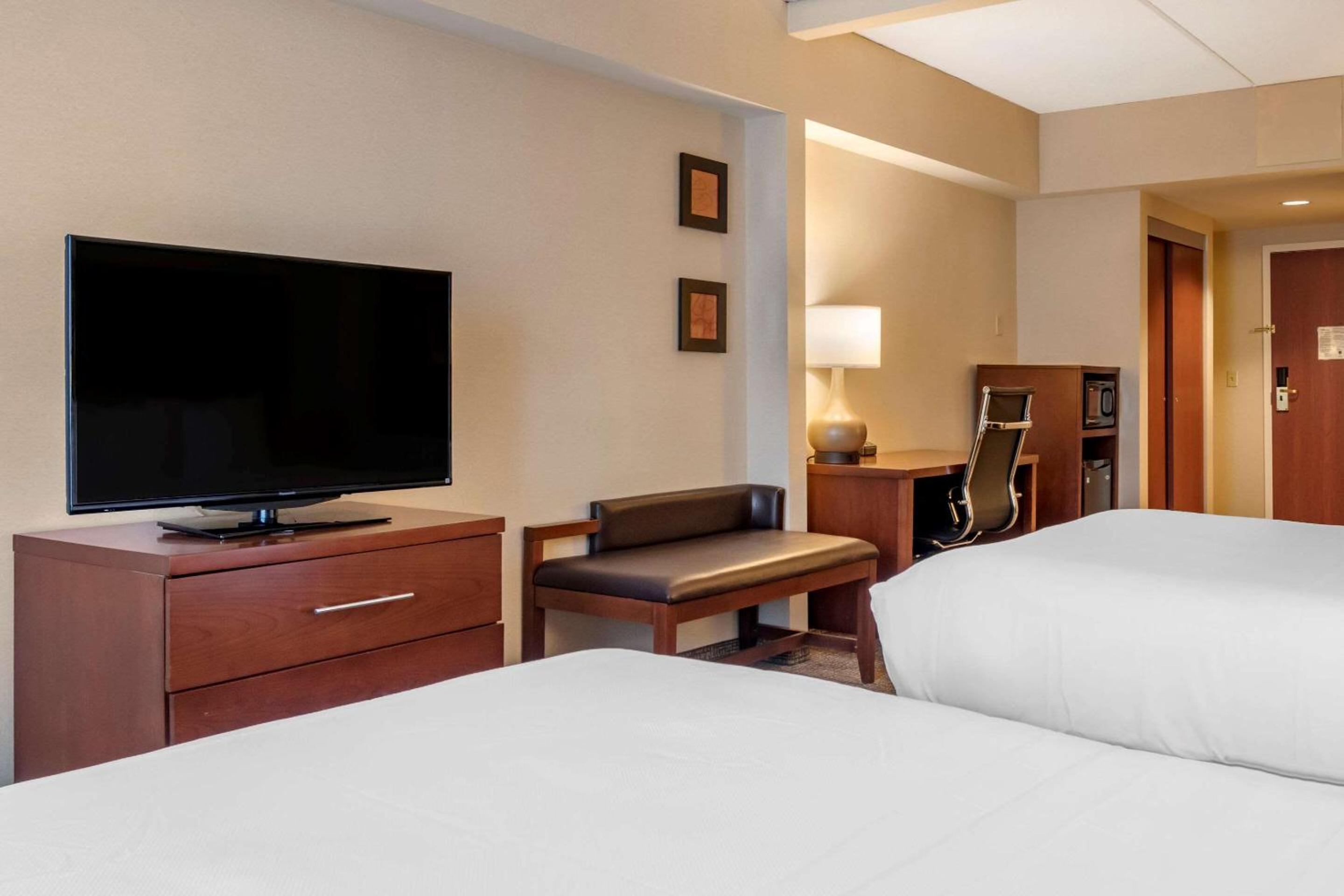 Double Suite with Two Double Beds - Non-Smoking - Photo 4