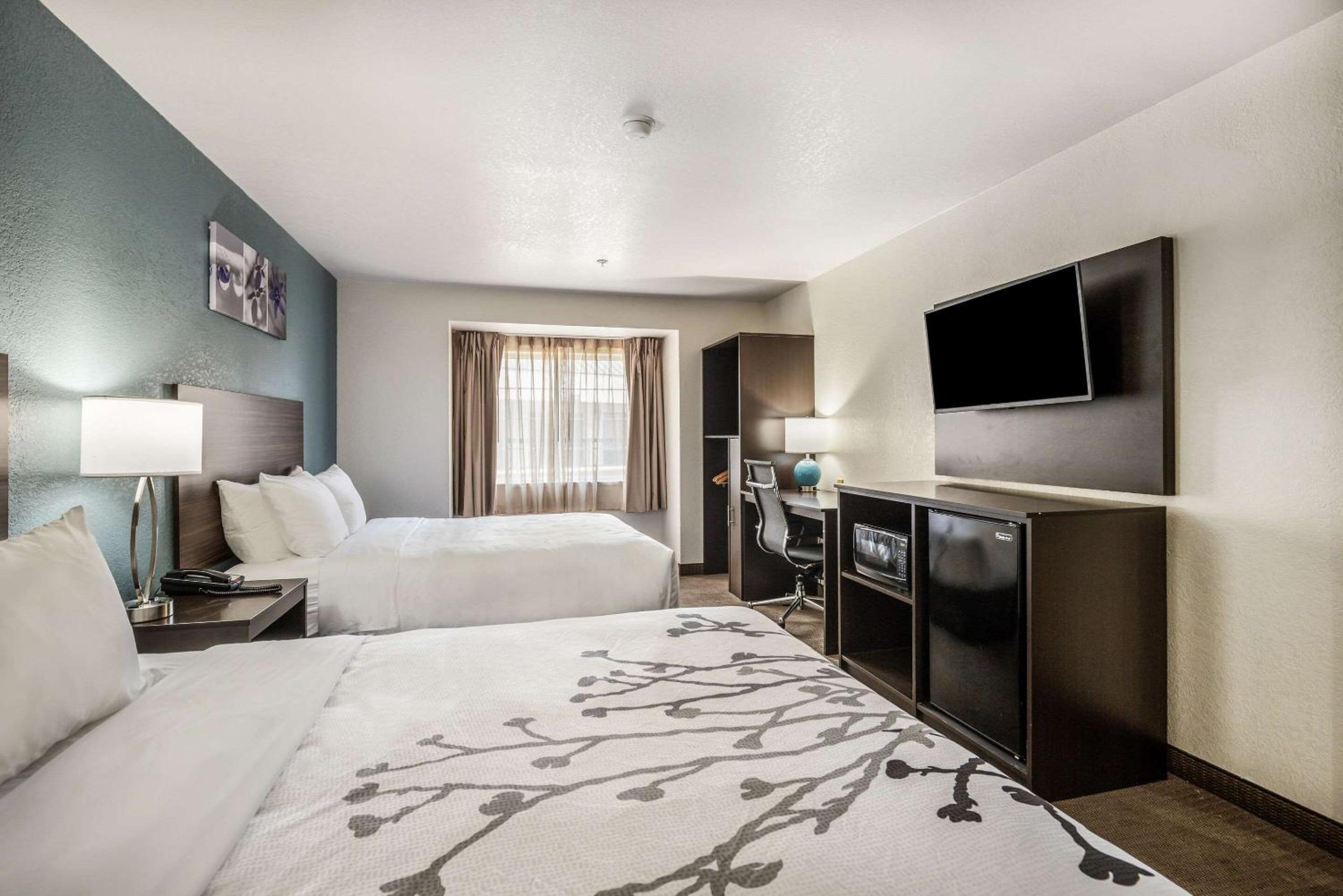 Standard Queen Room with Two Queen Beds - Non Smoking  - Photo 2