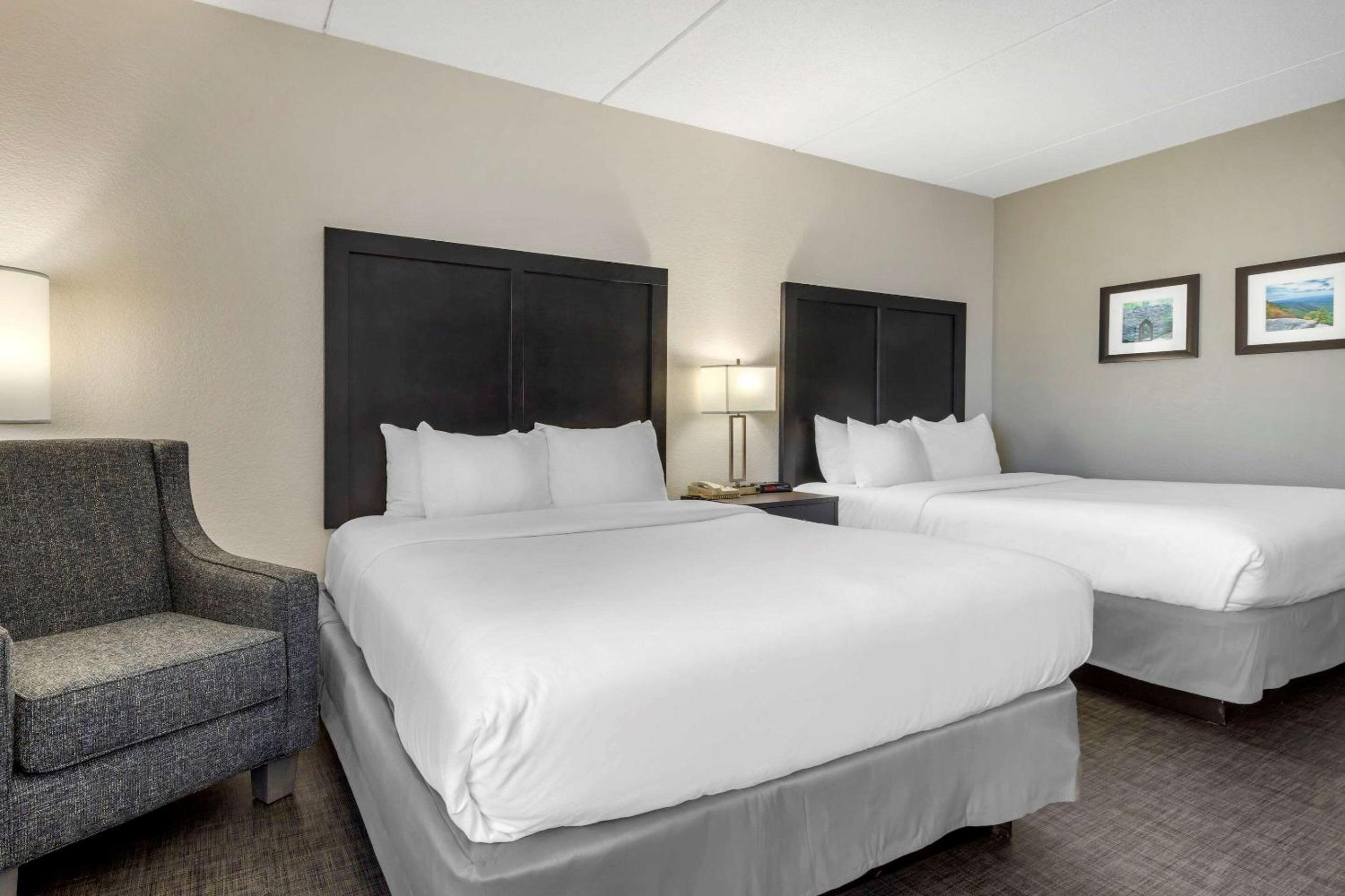 Standard Queen Room with Two Queen Beds - Non-Smoking - Photo 1