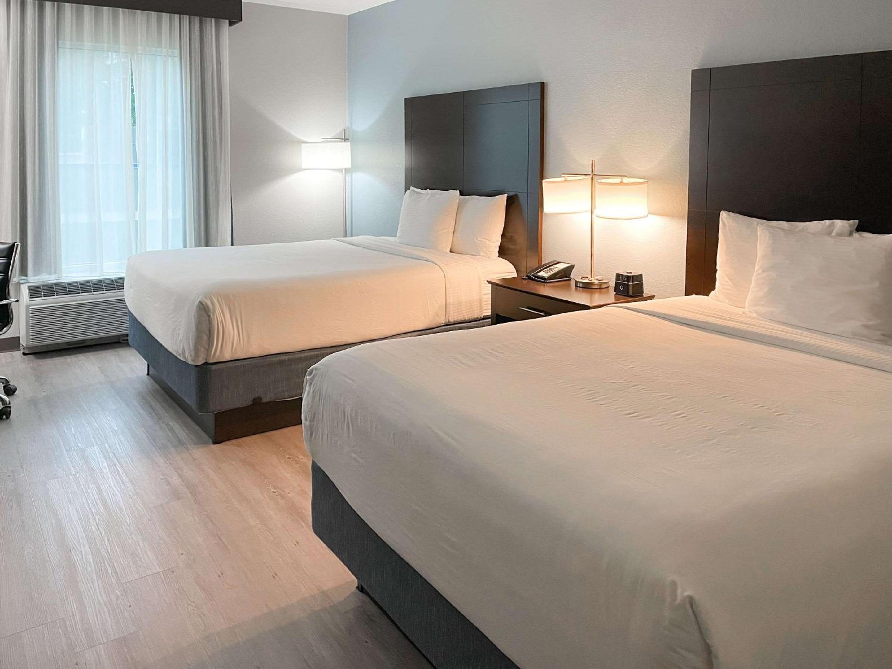 Standard Queen Room with Two Queen Beds - Non Smoking  - Photo 3