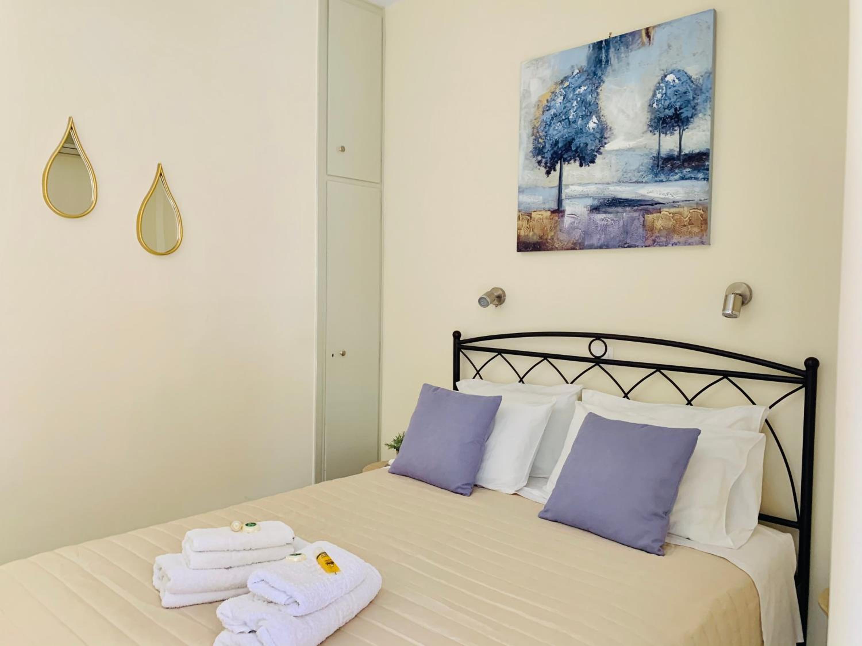 Double Room with Balcony - Photo 7