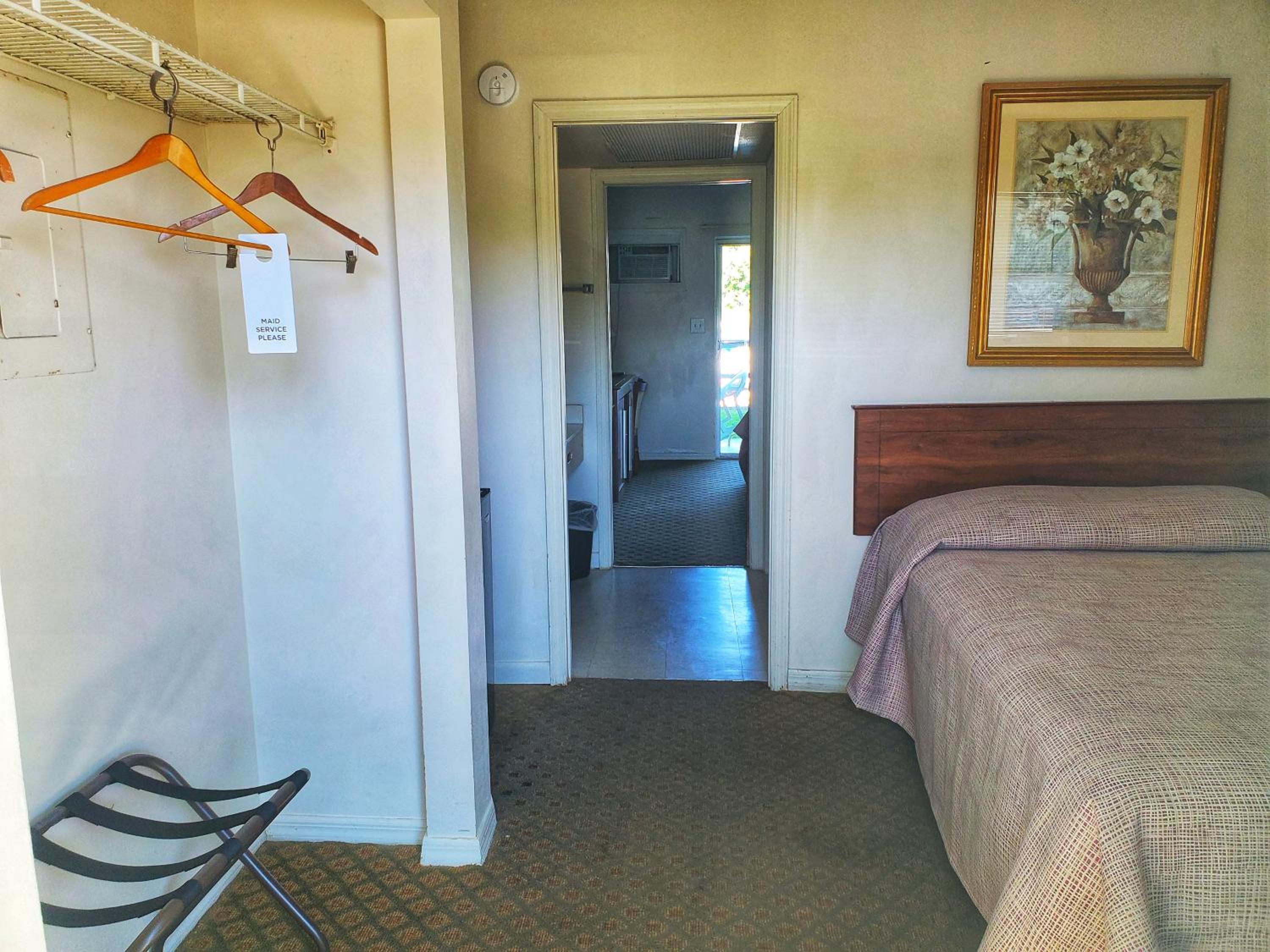 Double Room with Two Double Beds - Photo 7