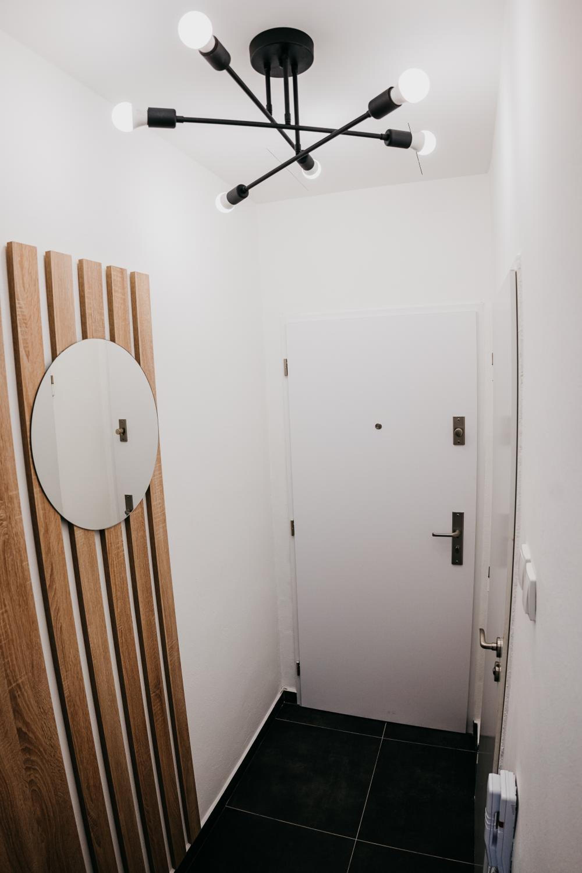 One-Bedroom Apartment - Photo 28