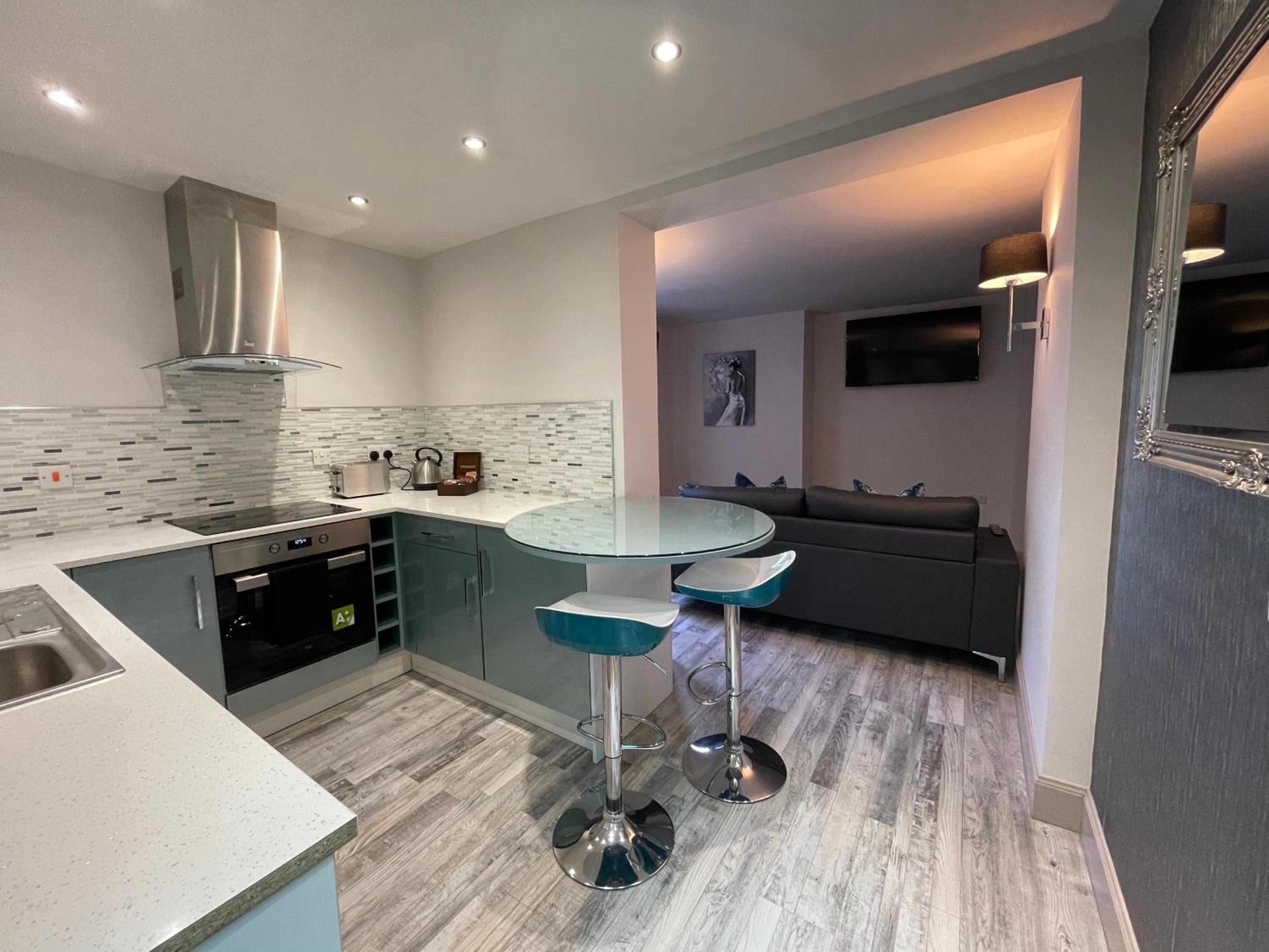 One-Bedroom Apartment - Photo 2