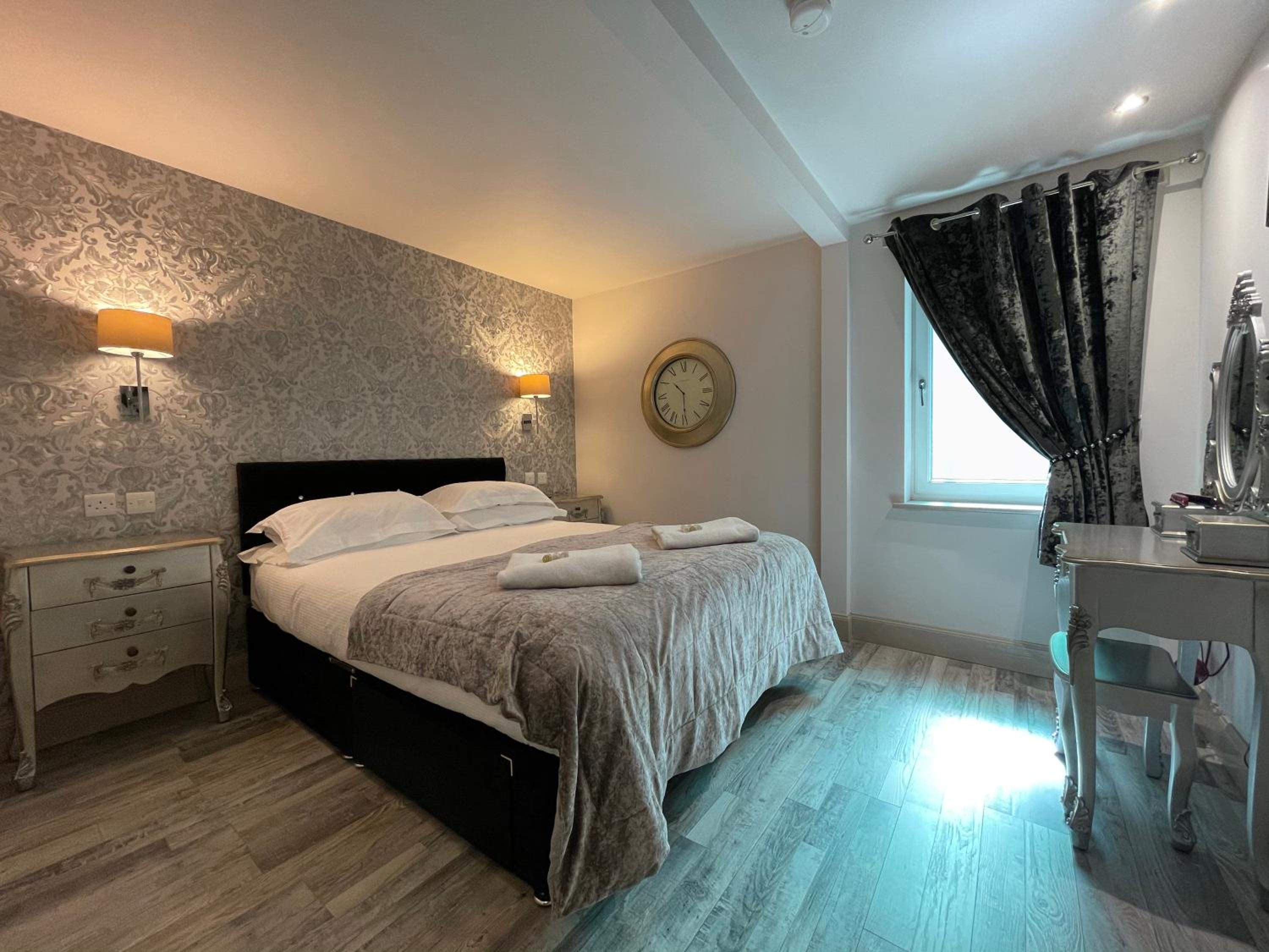 One-Bedroom Apartment - Photo 4