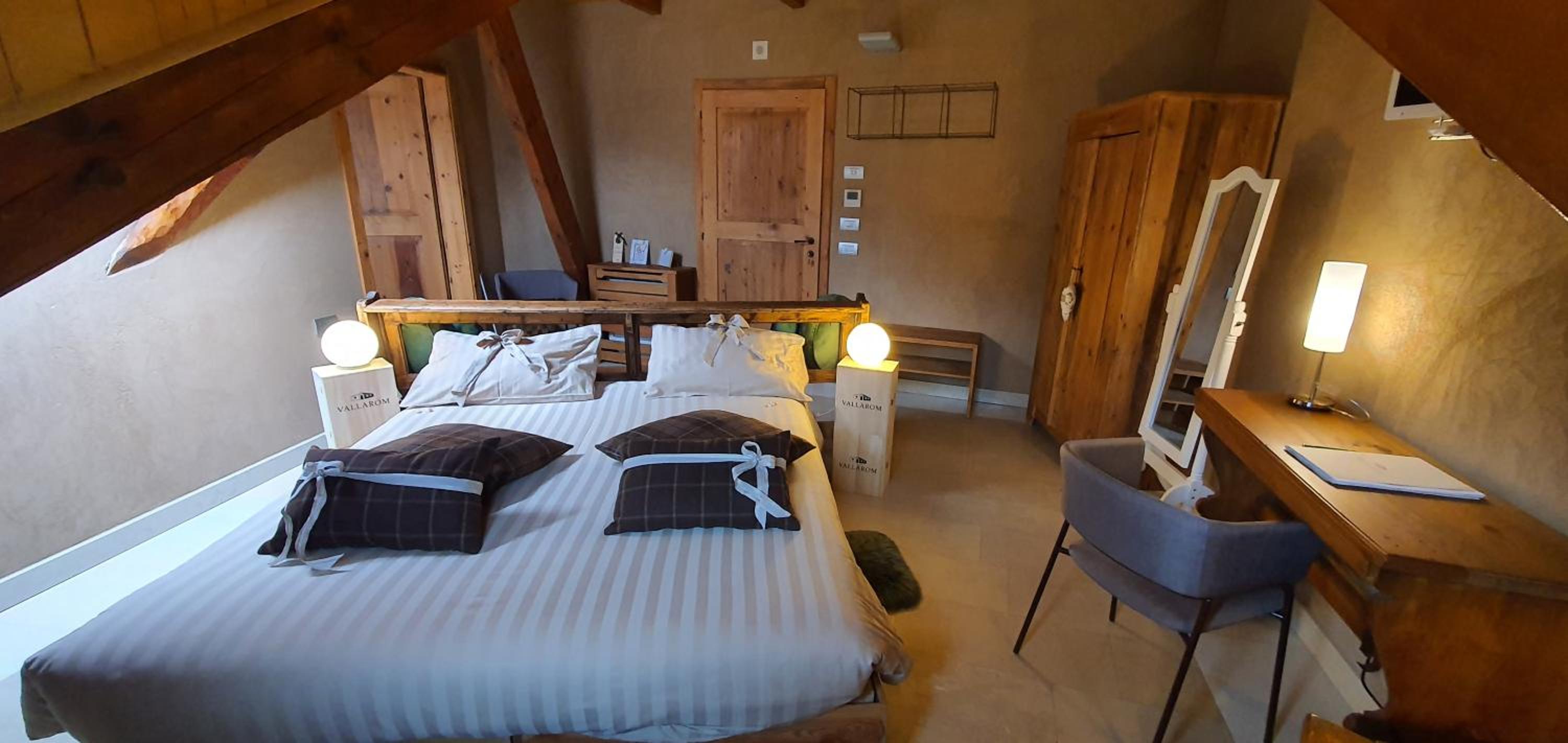 Deluxe Double or Twin Room photo 3