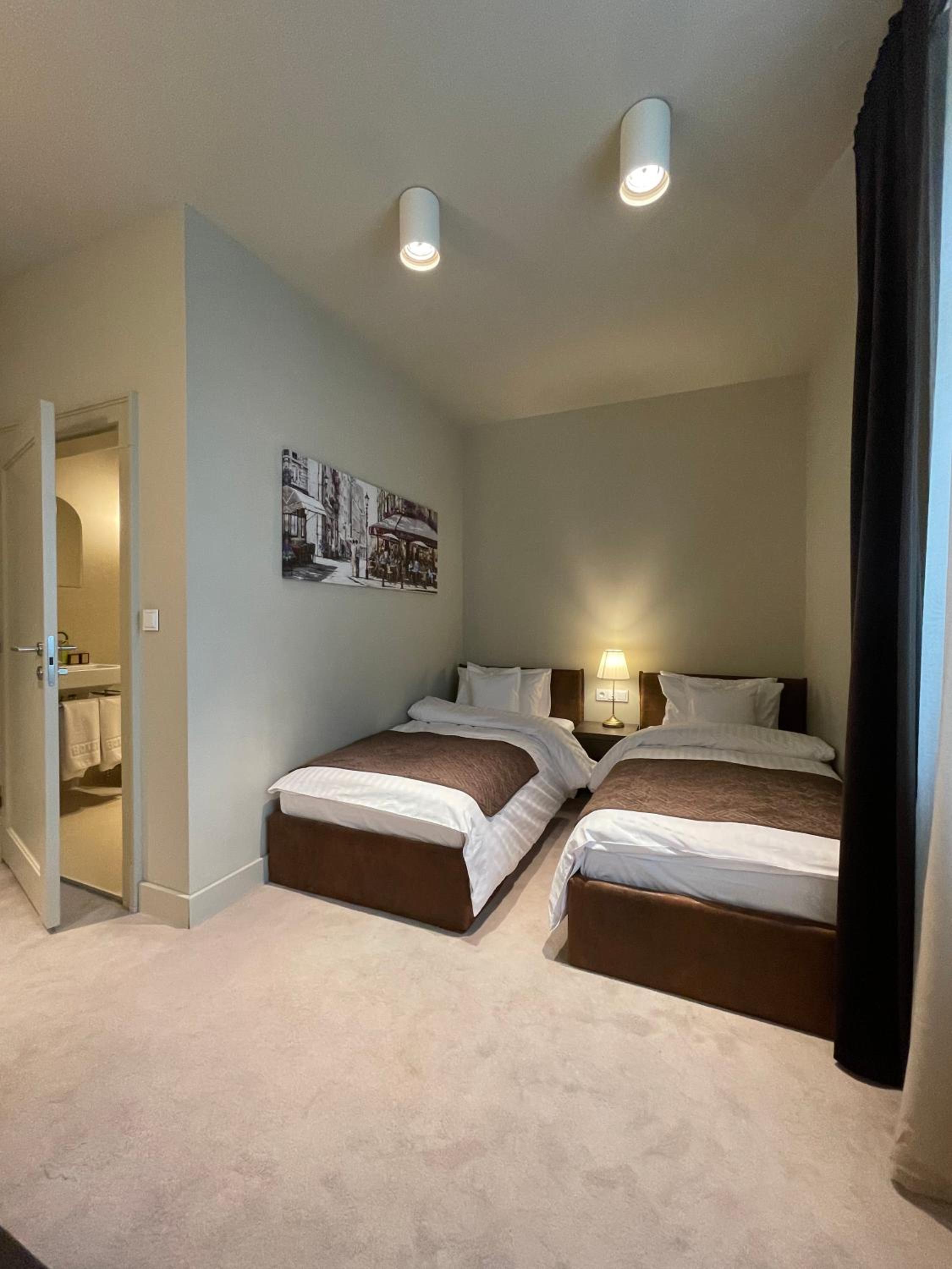 Deluxe King Room - Photo 1