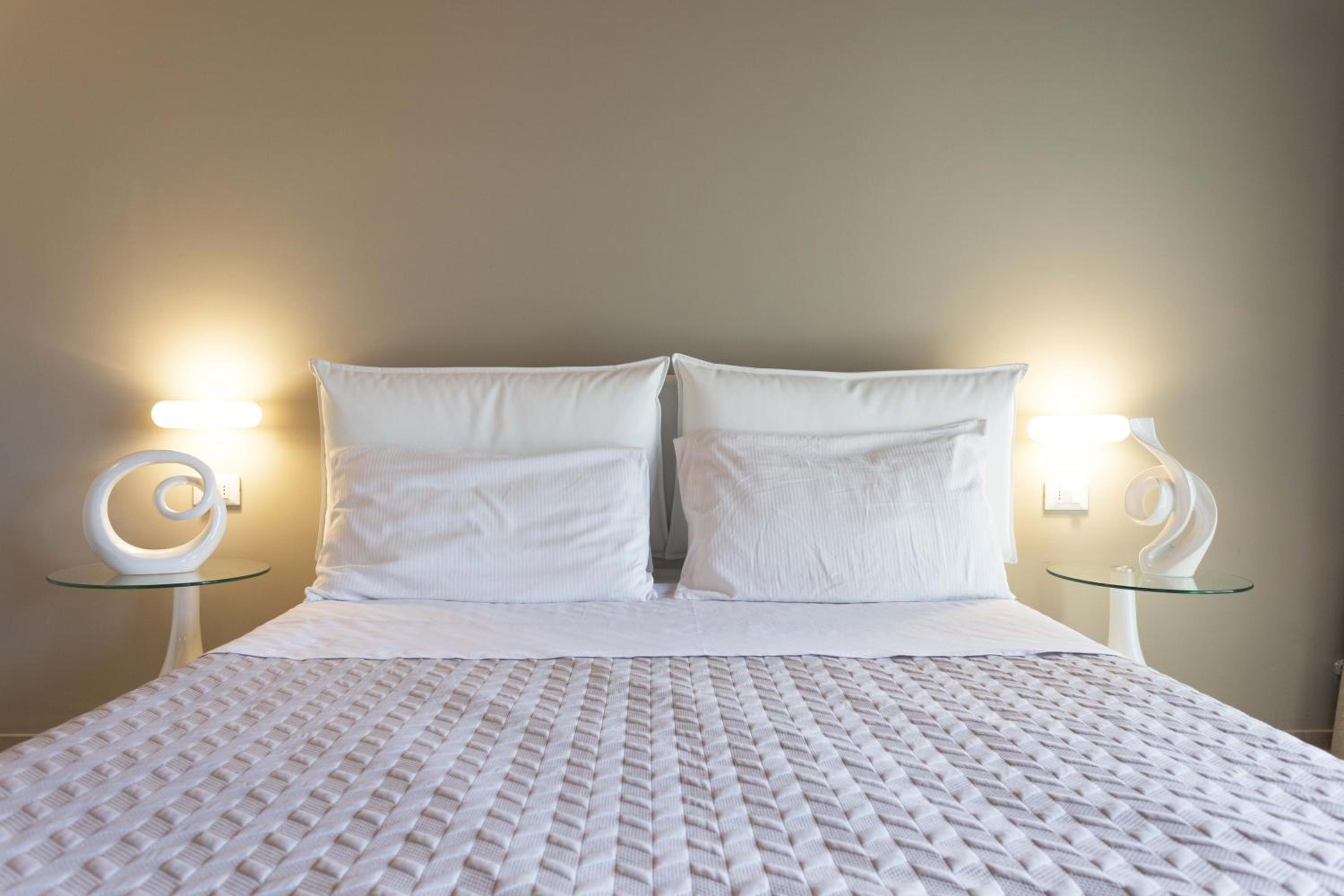 Large Double Room - Photo 5