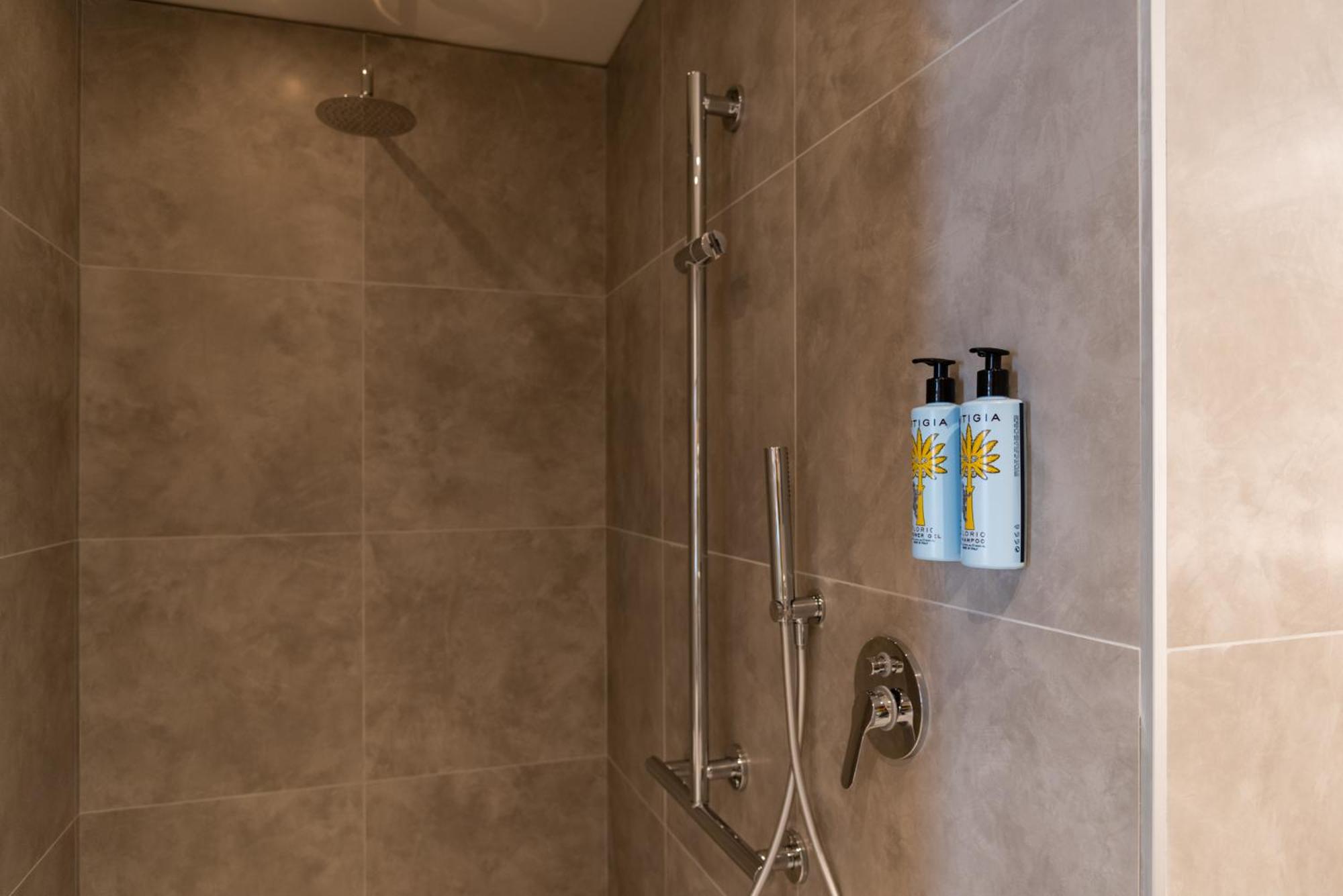 Deluxe Triple Room - Photo 7