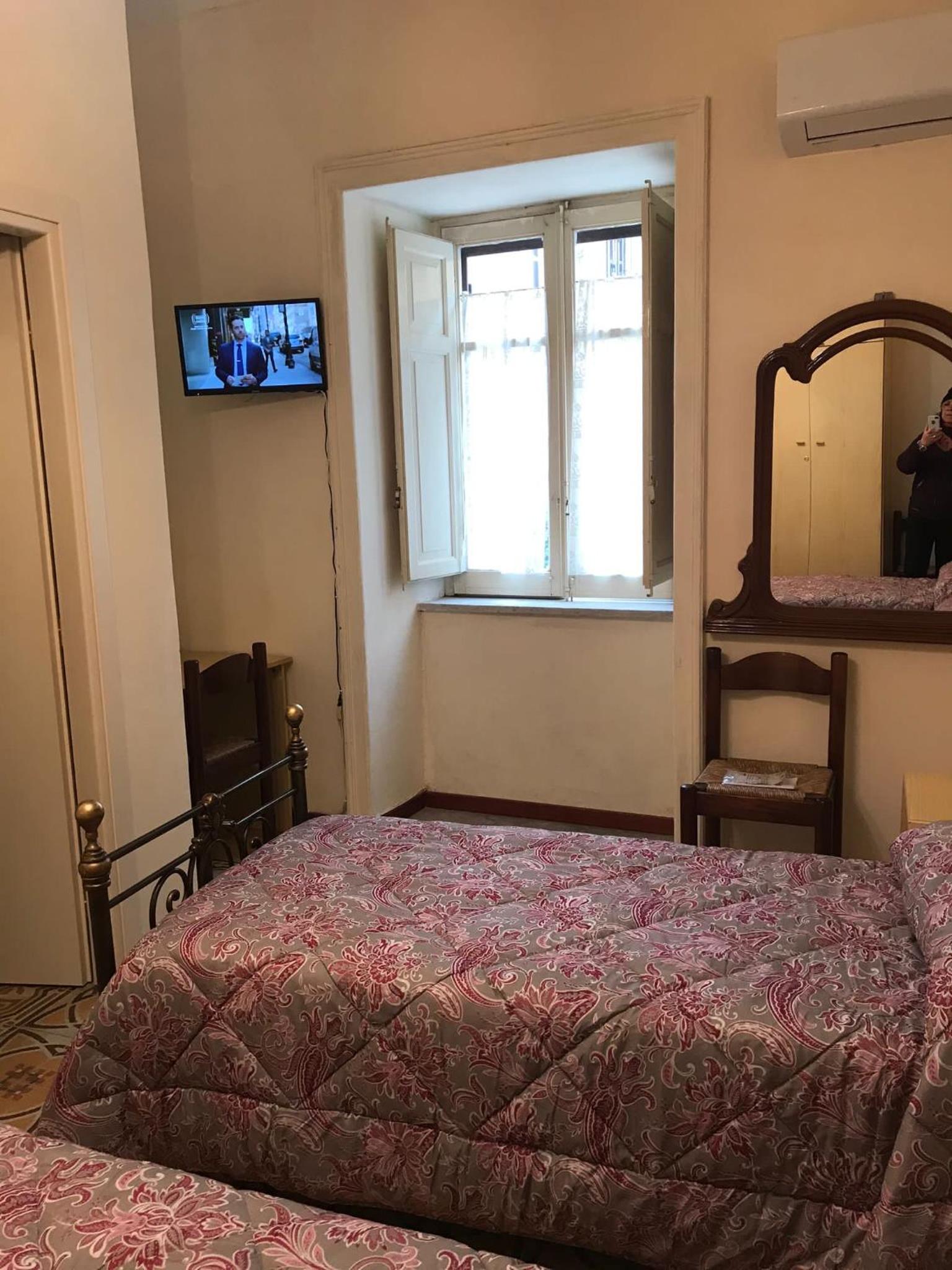 Twin Room - Photo 7