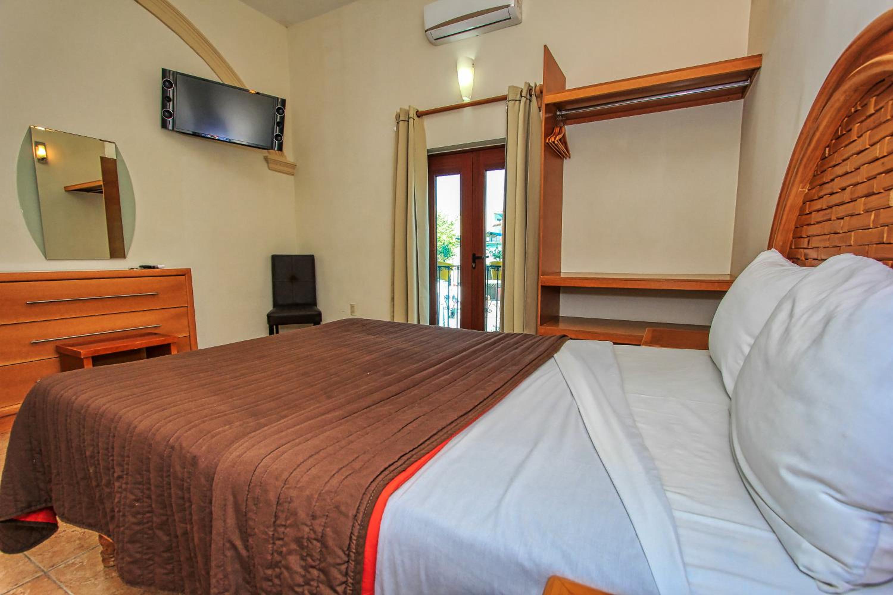 Standard Room with Balcony photo 1