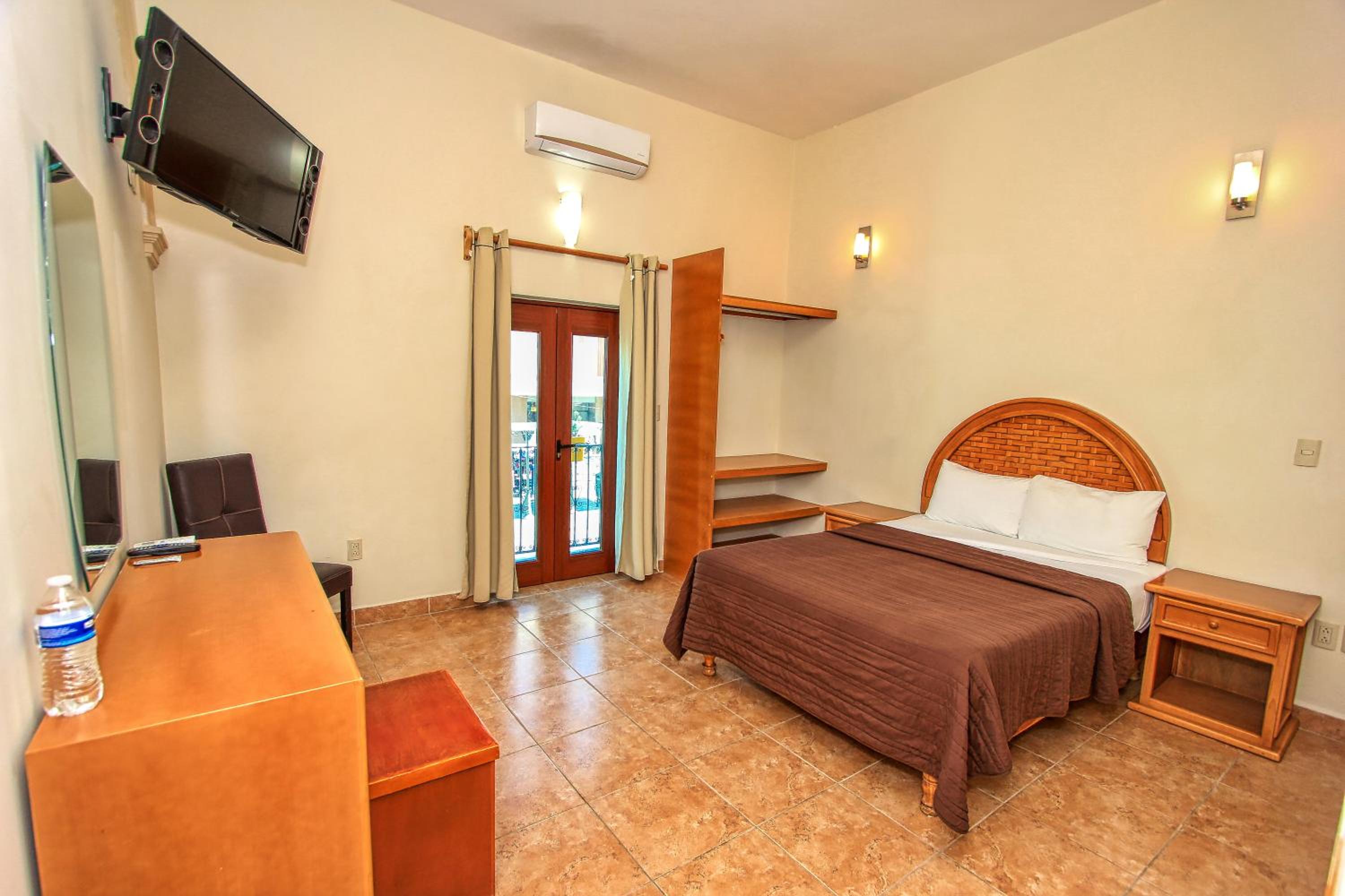 Standard Room with Balcony photo 3
