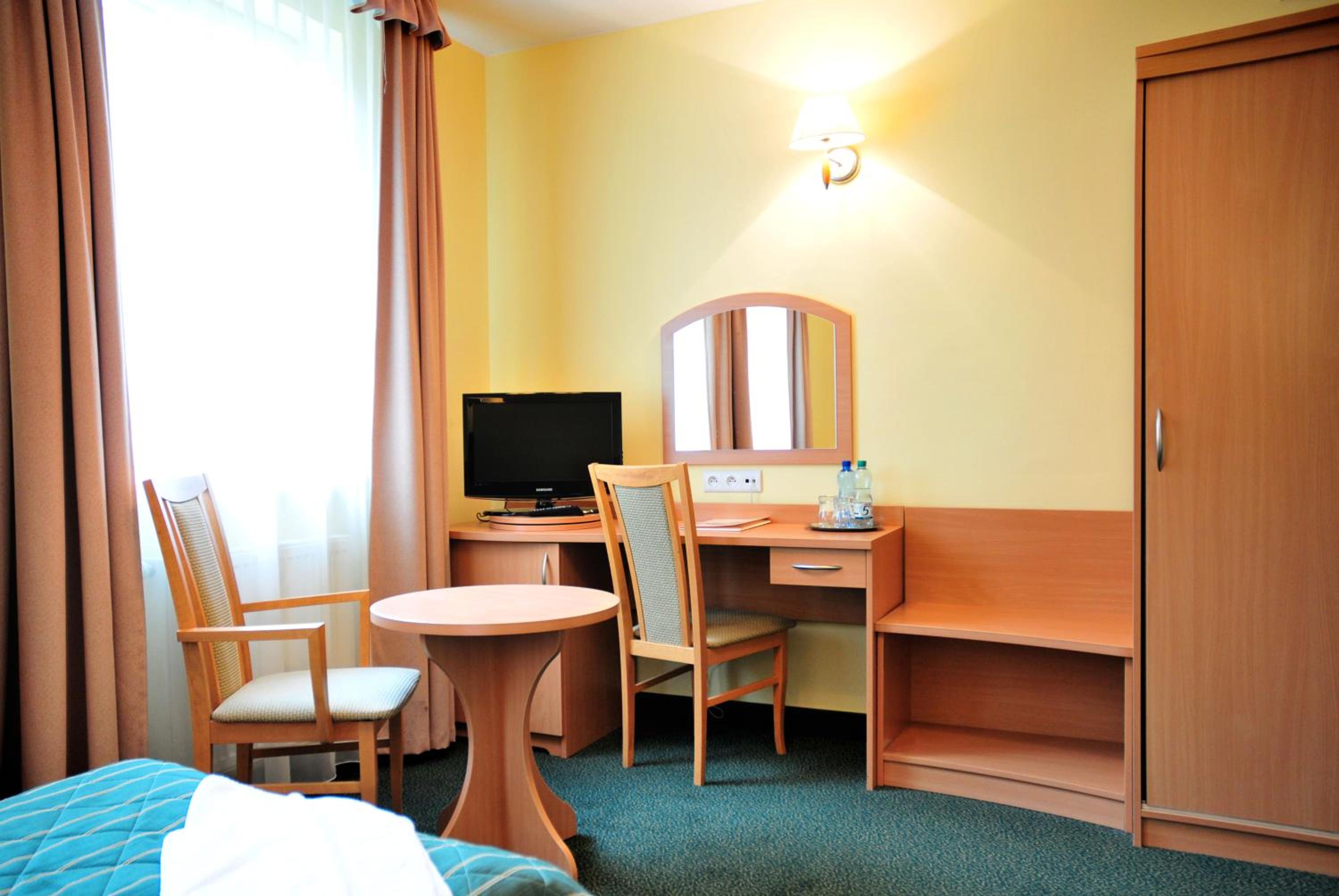 Twin Room - Photo 4