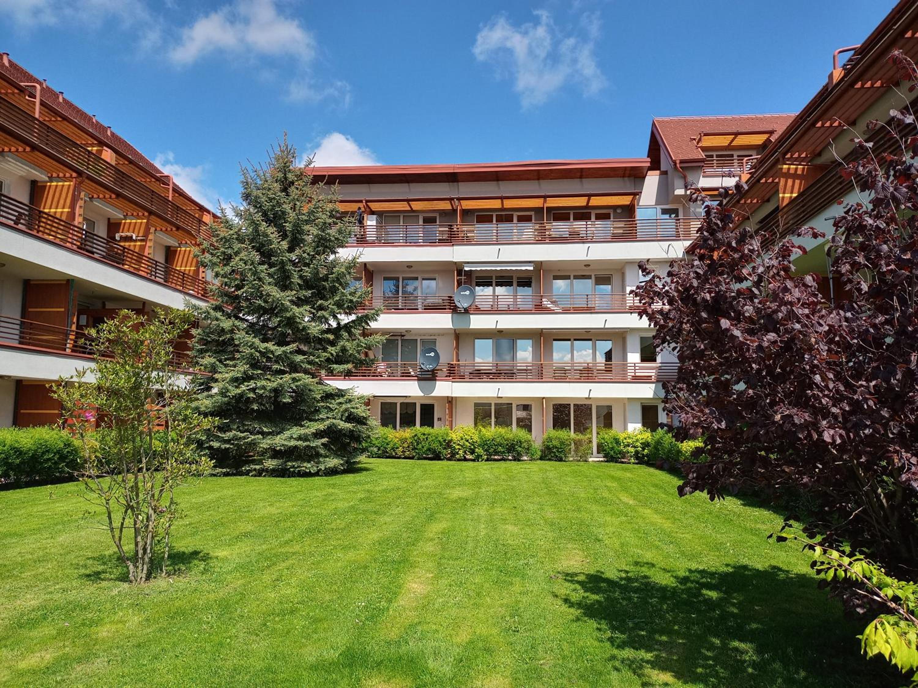Apartment with Balcony - Photo 2