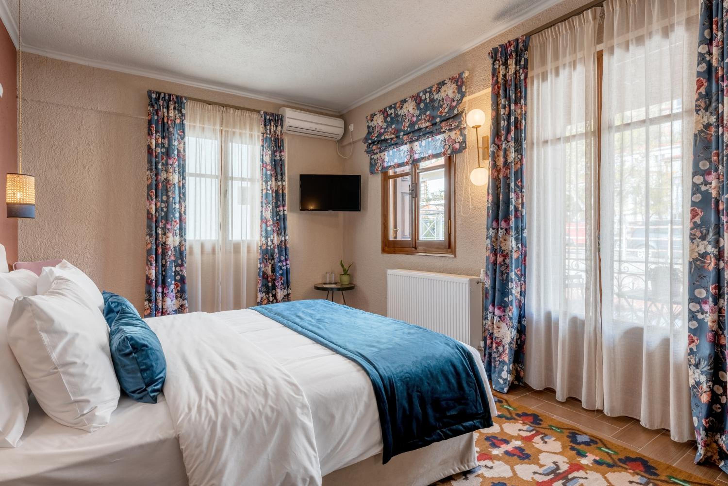 Double Room with Balcony - Photo 4