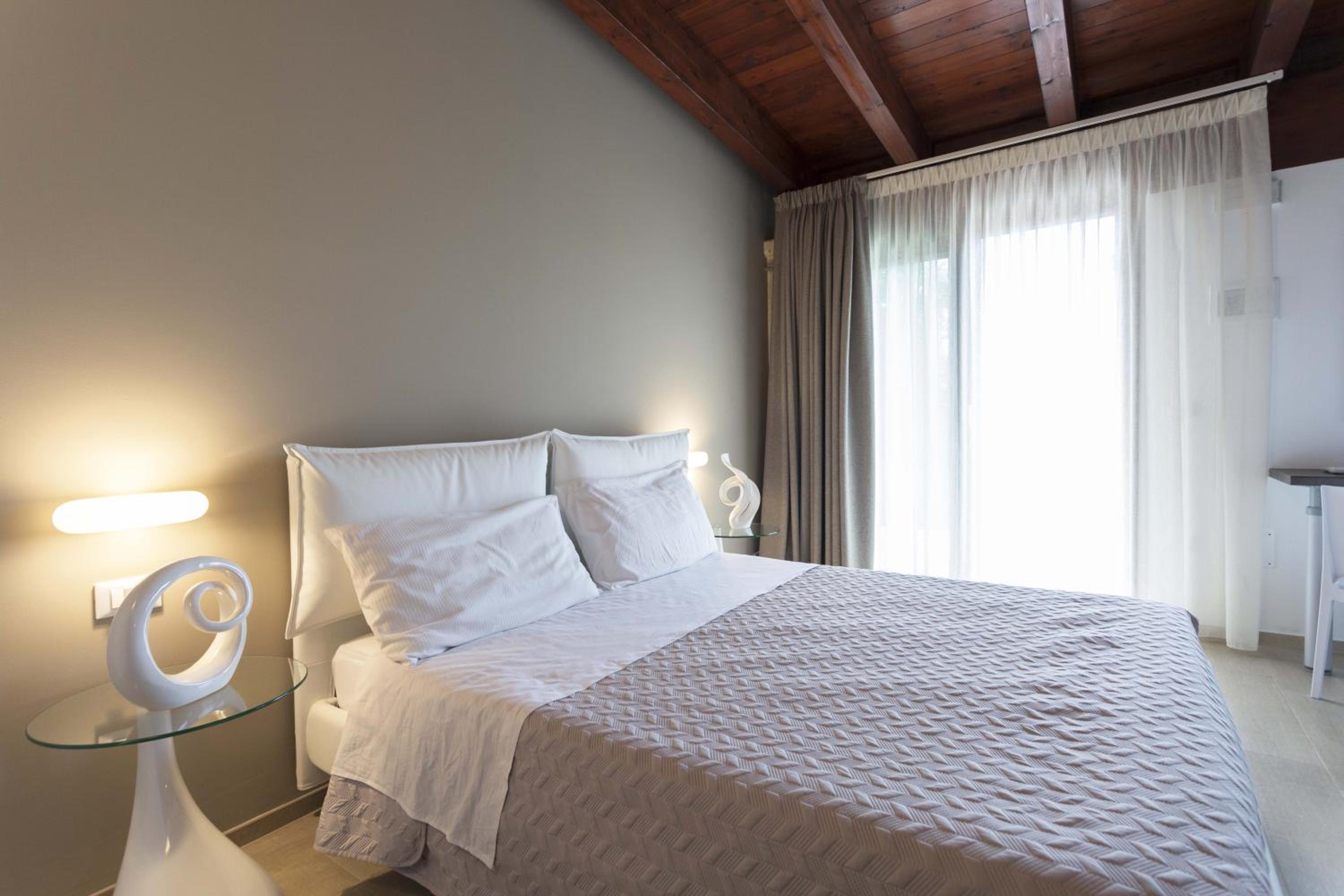 Large Double Room - Photo 4