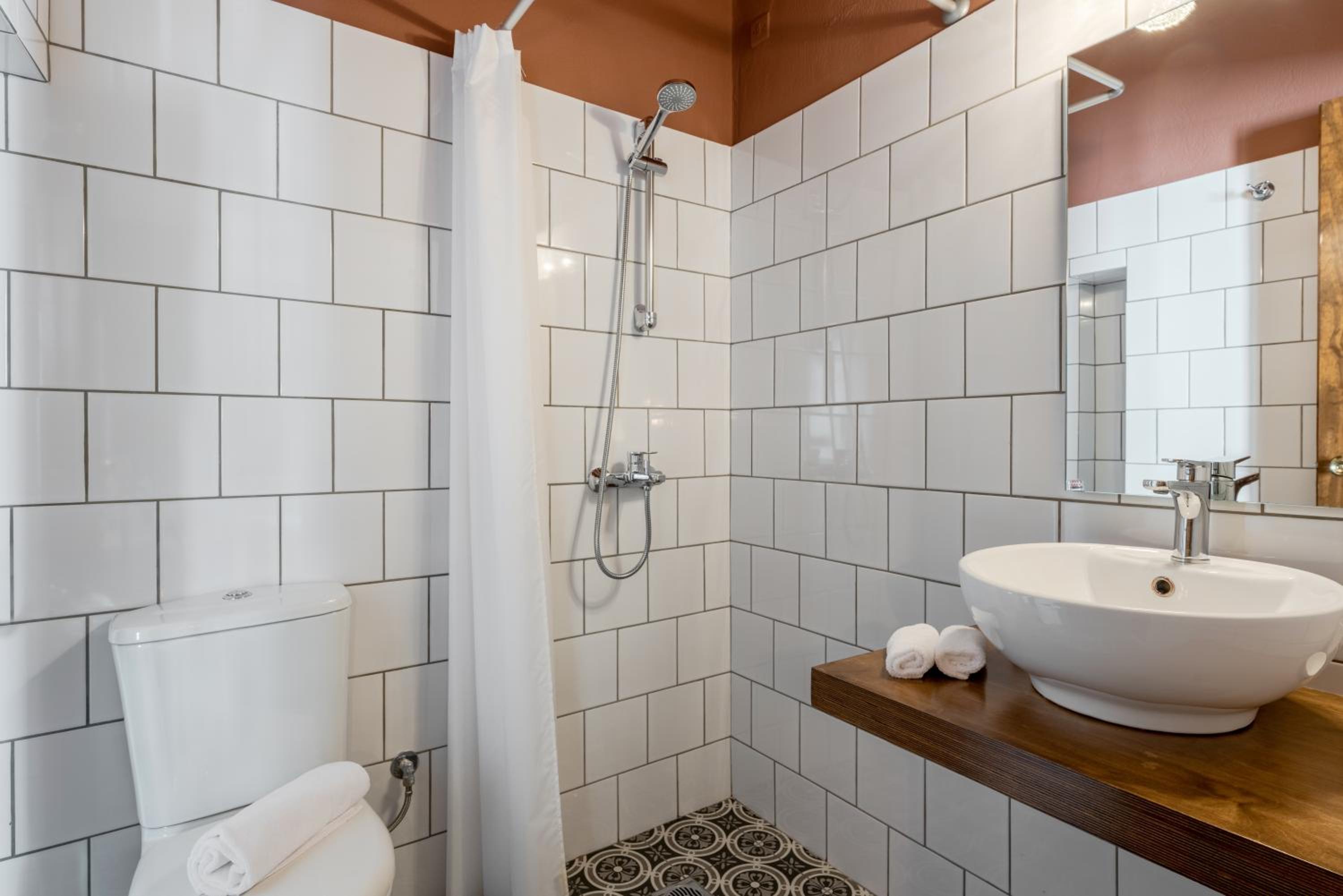 Standard Double Room - Photo 8