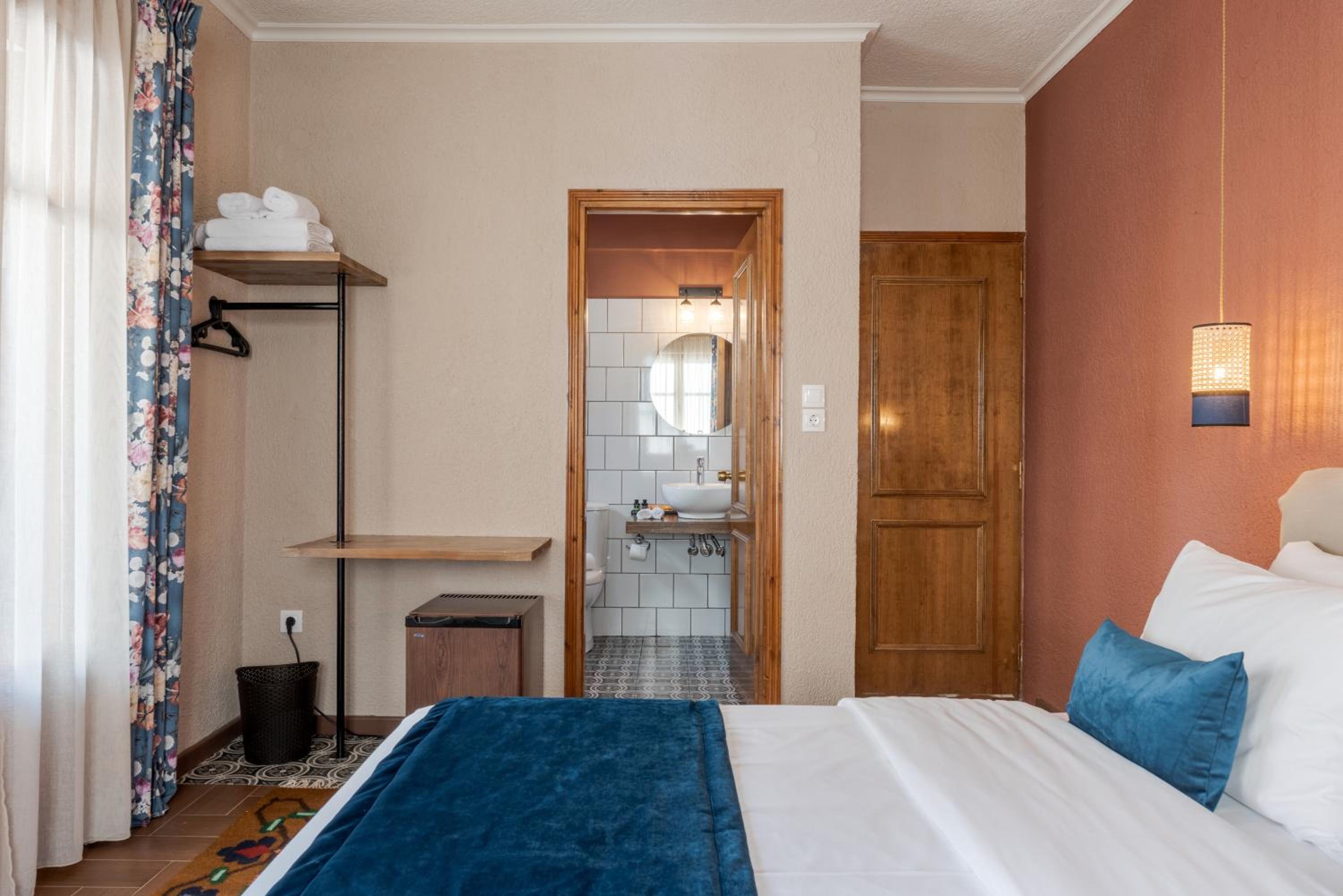 Standard Double Room - Photo 5