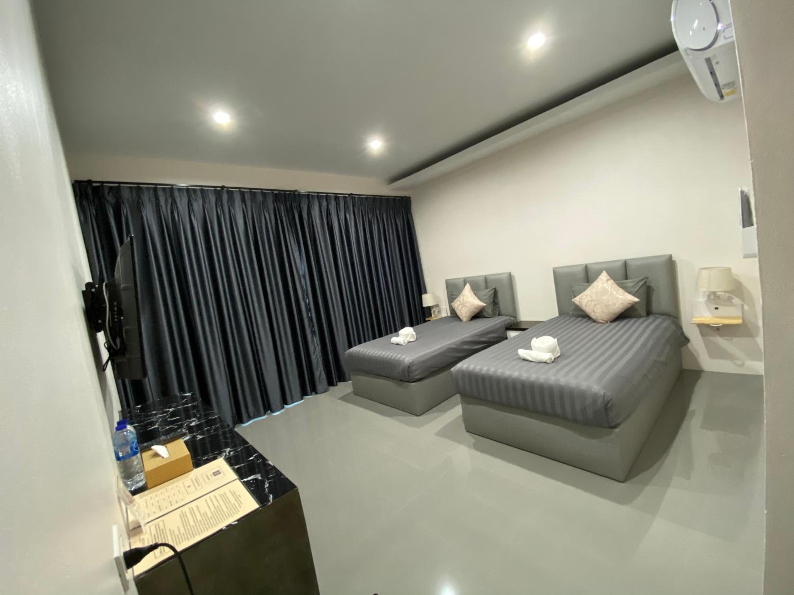 Deluxe Twin Room - Photo 9