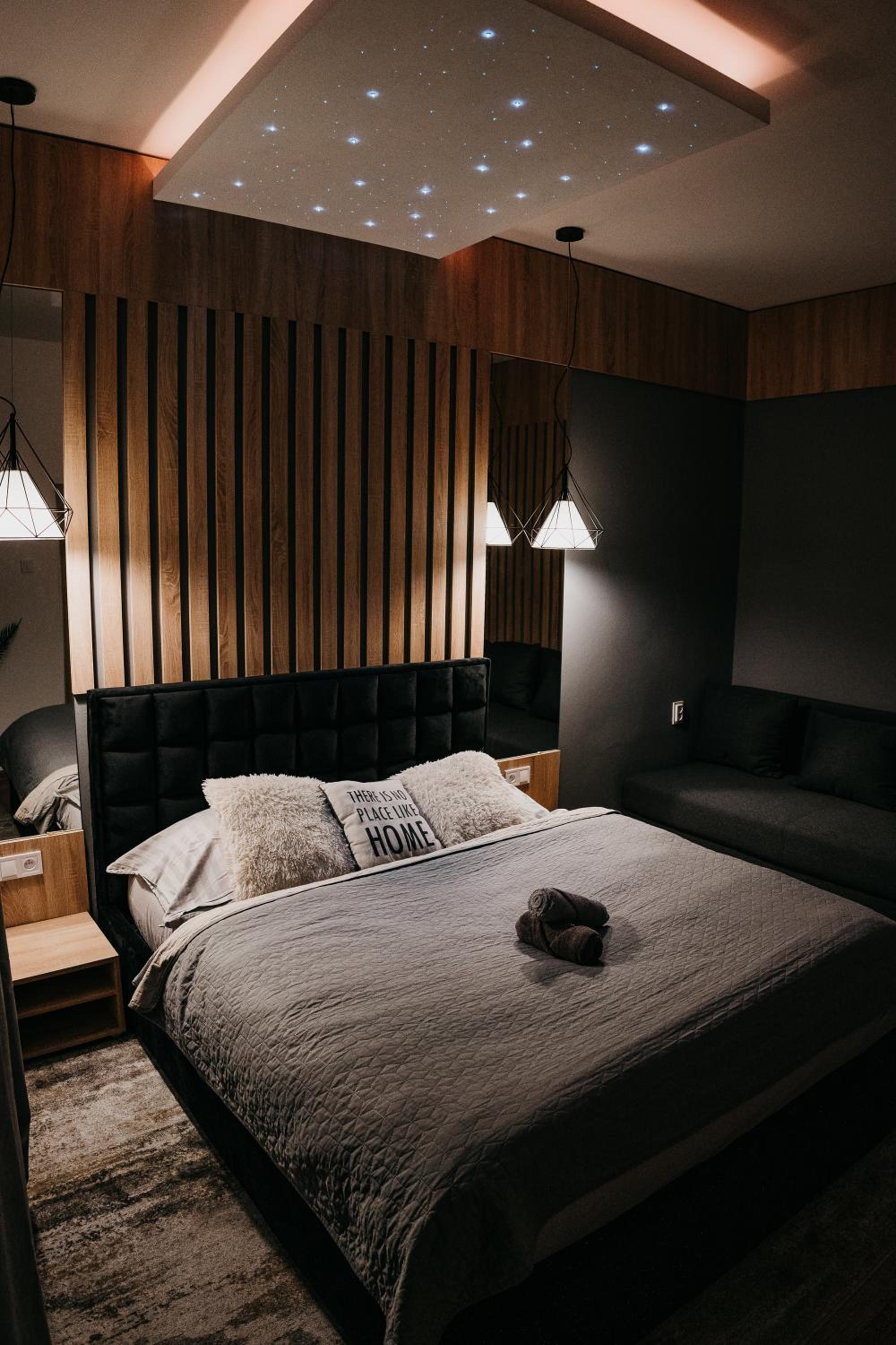 One-Bedroom Apartment - Photo 32