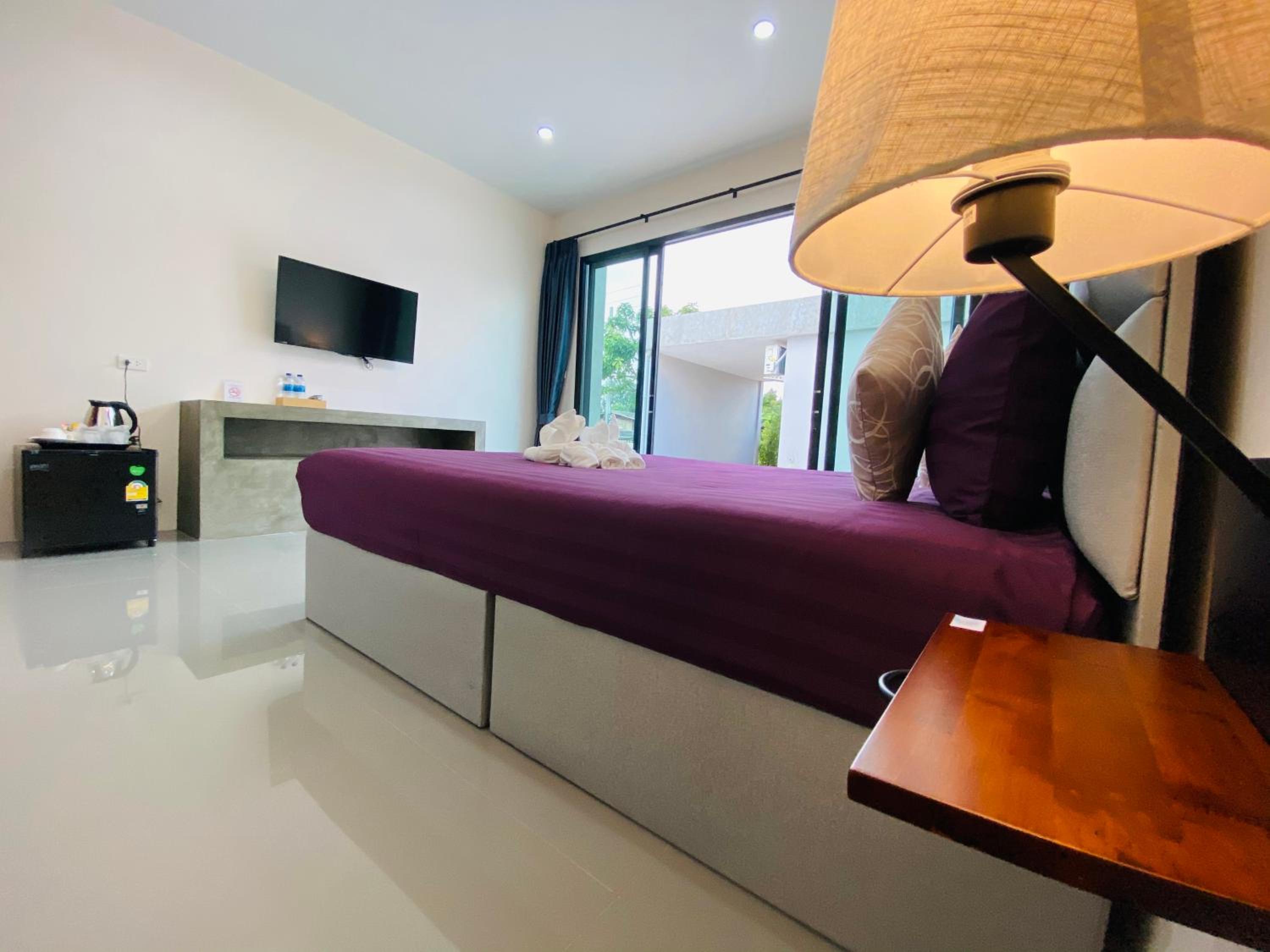 Deluxe Room - Photo 9