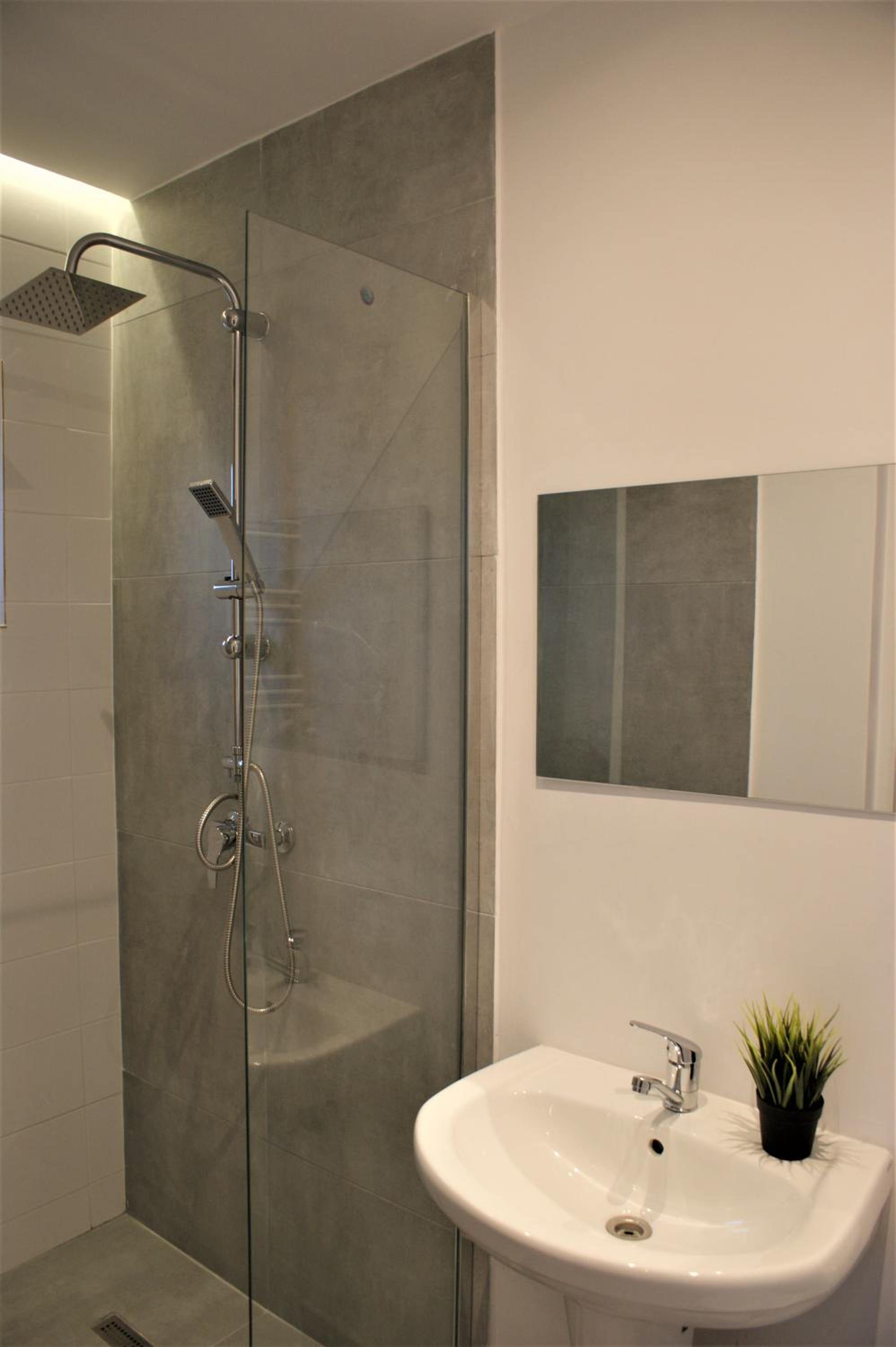 One-Bedroom Apartment - Photo 3