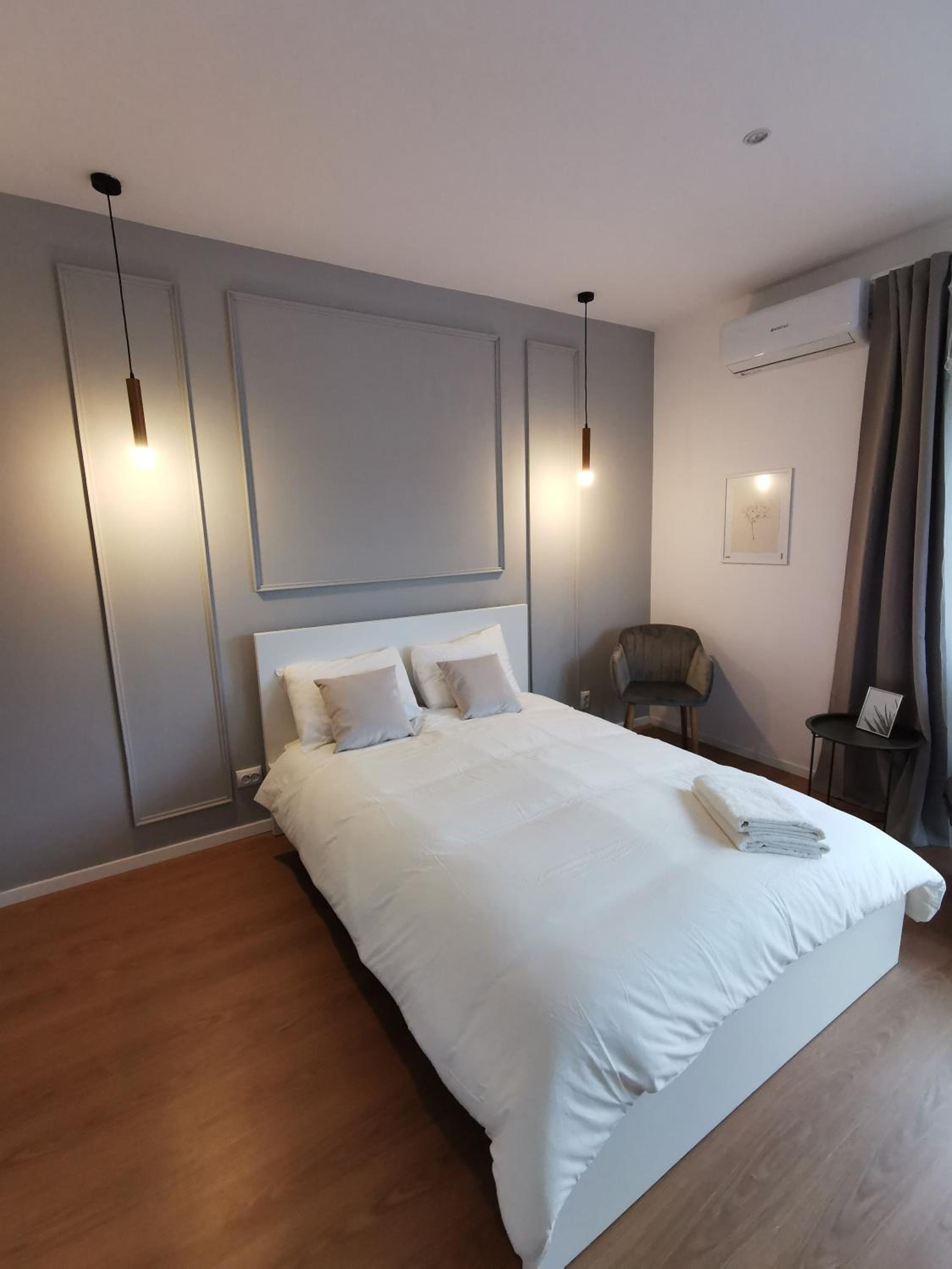 One-Bedroom Apartment - Photo 1