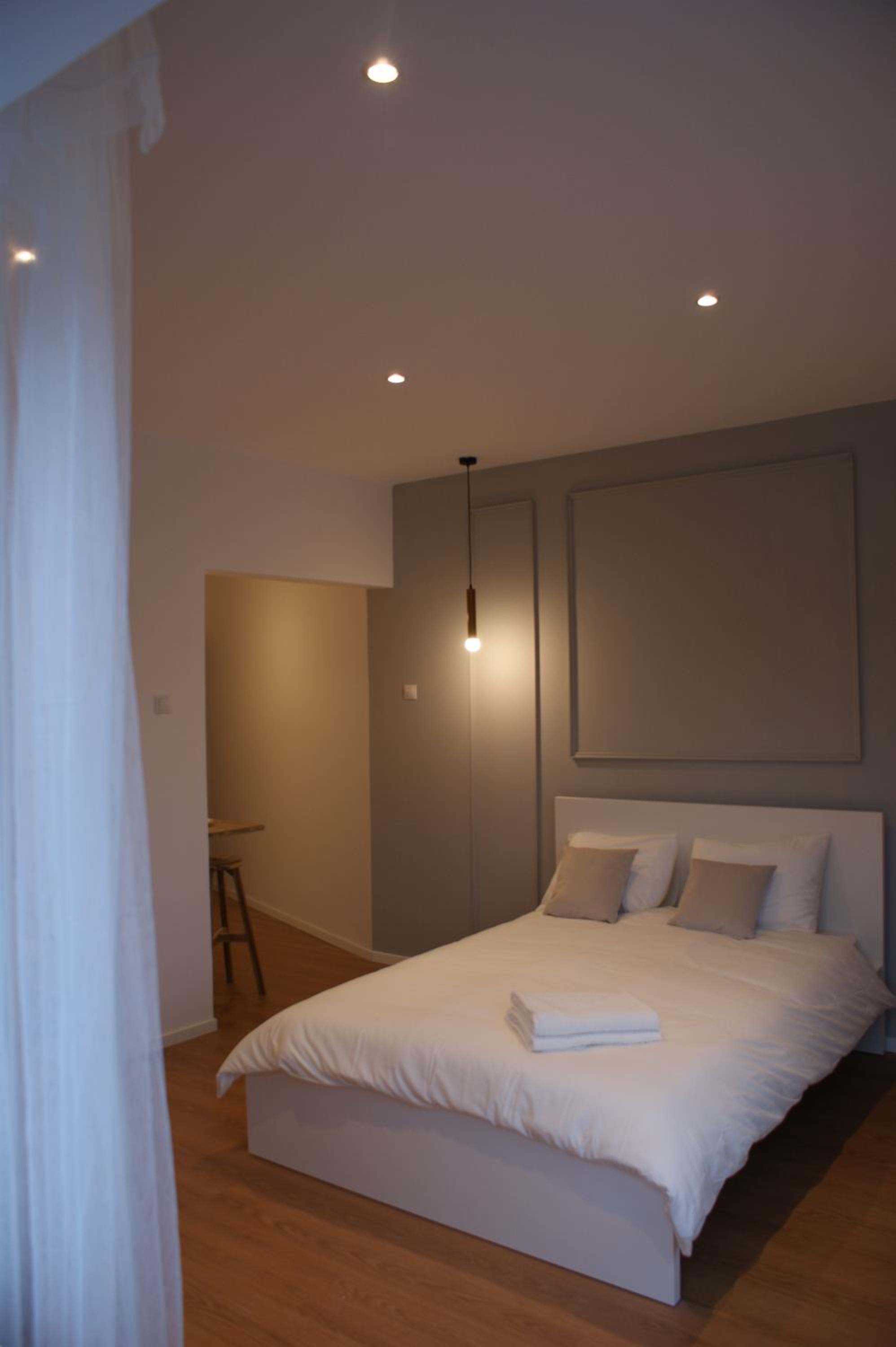 One-Bedroom Apartment - Photo 9