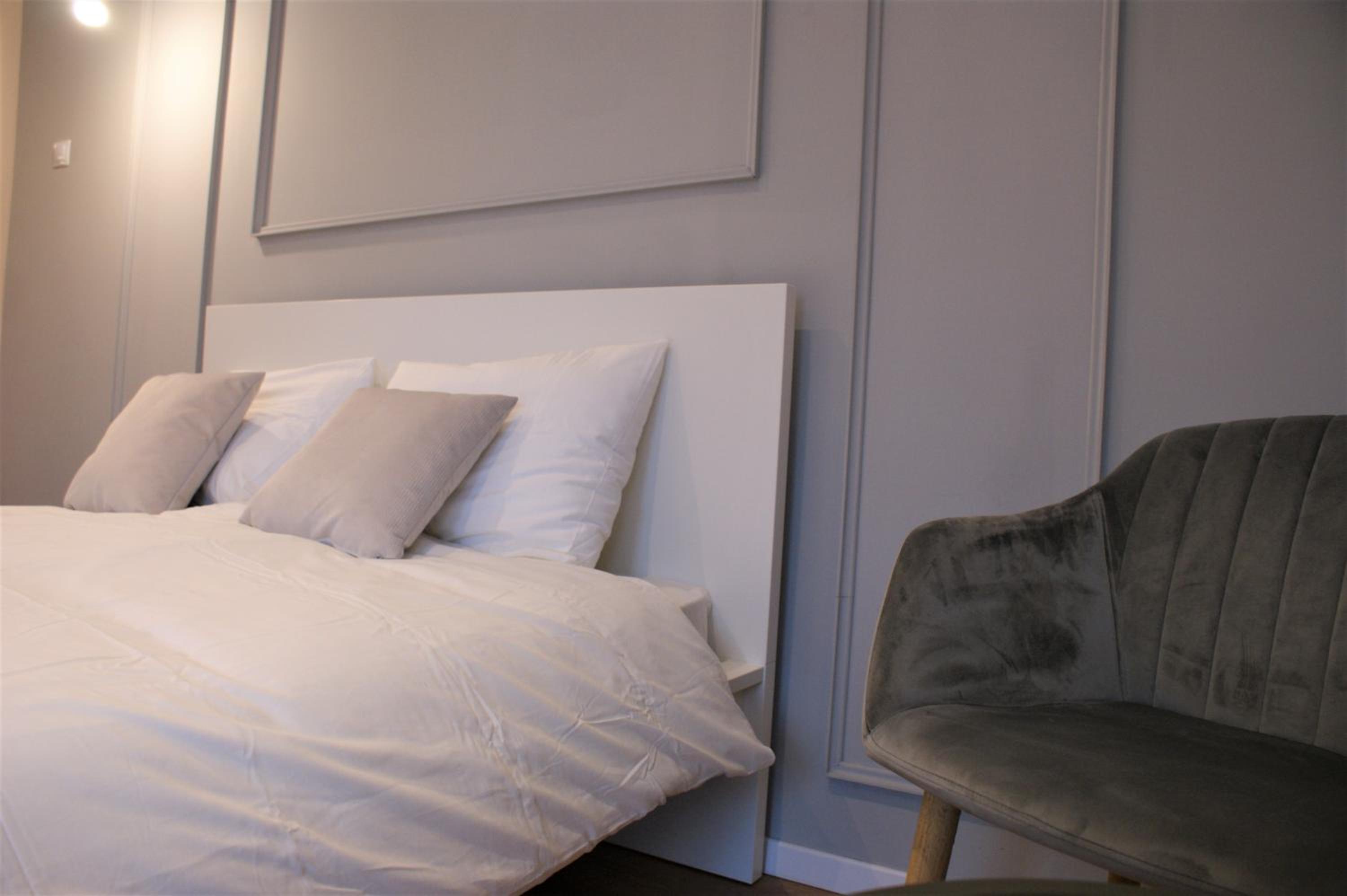 One-Bedroom Apartment - Photo 11