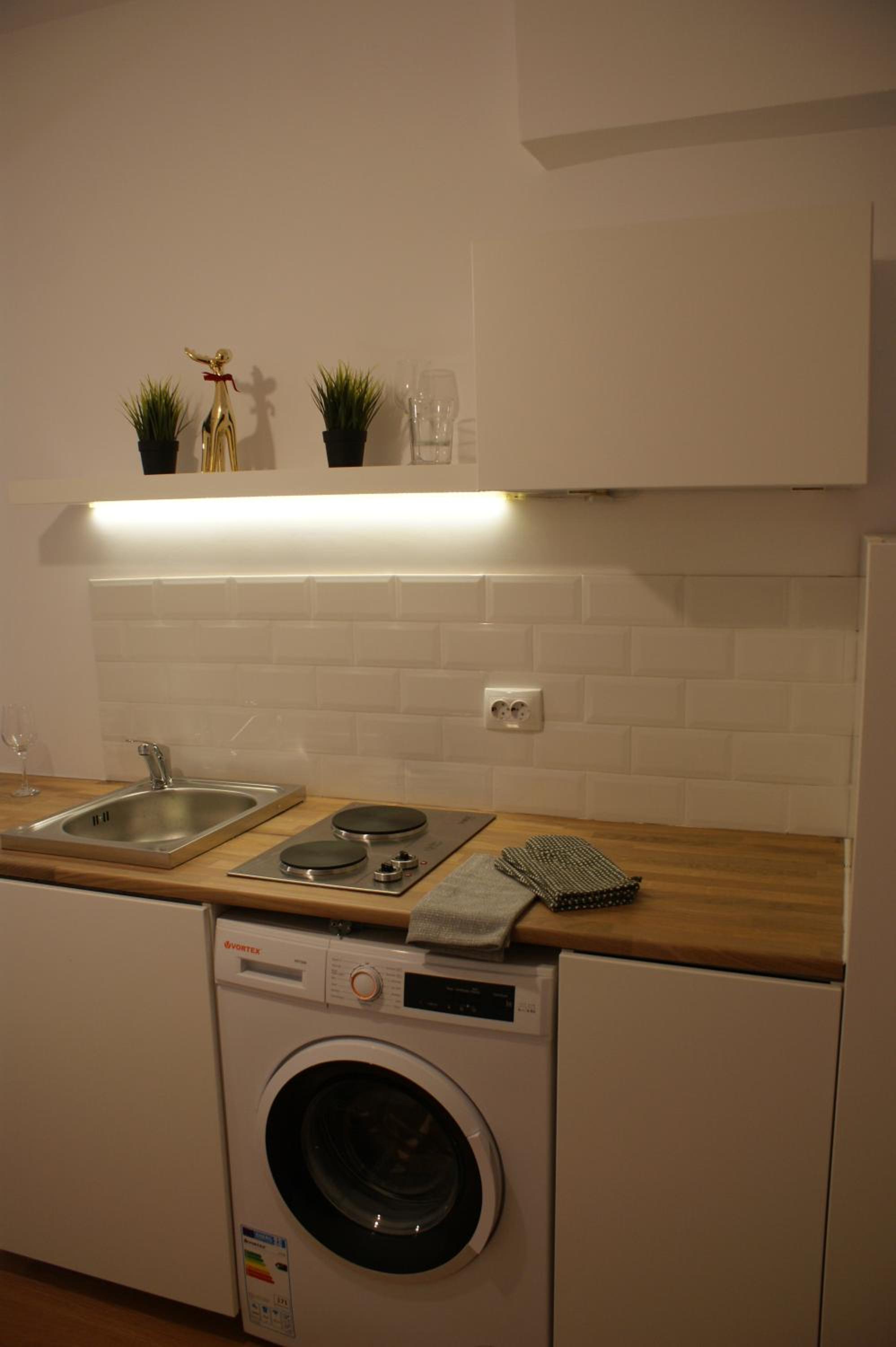 One-Bedroom Apartment - Photo 14