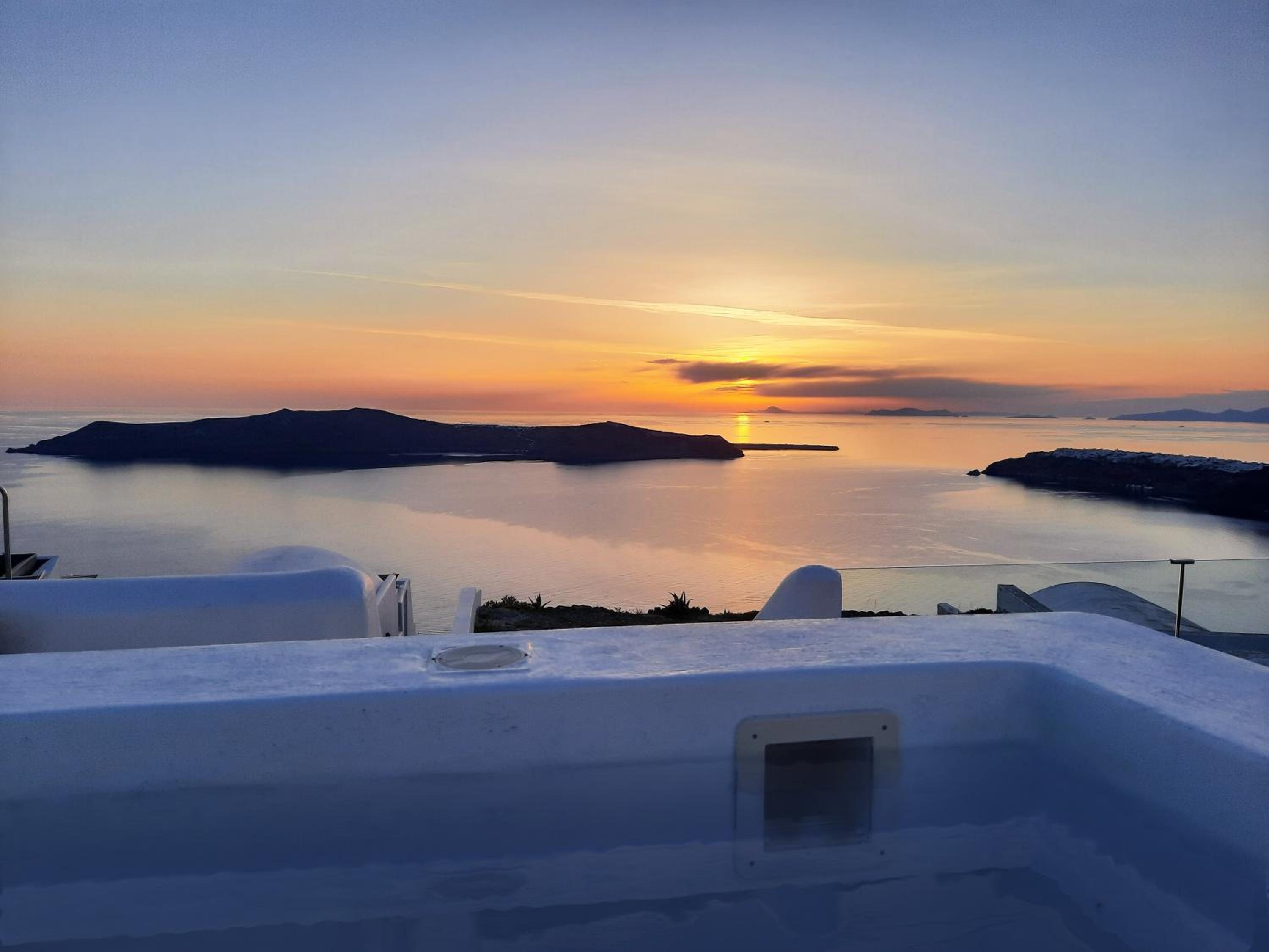 Deluxe Suite with outdoor heated Jacuzzi - Photo 50