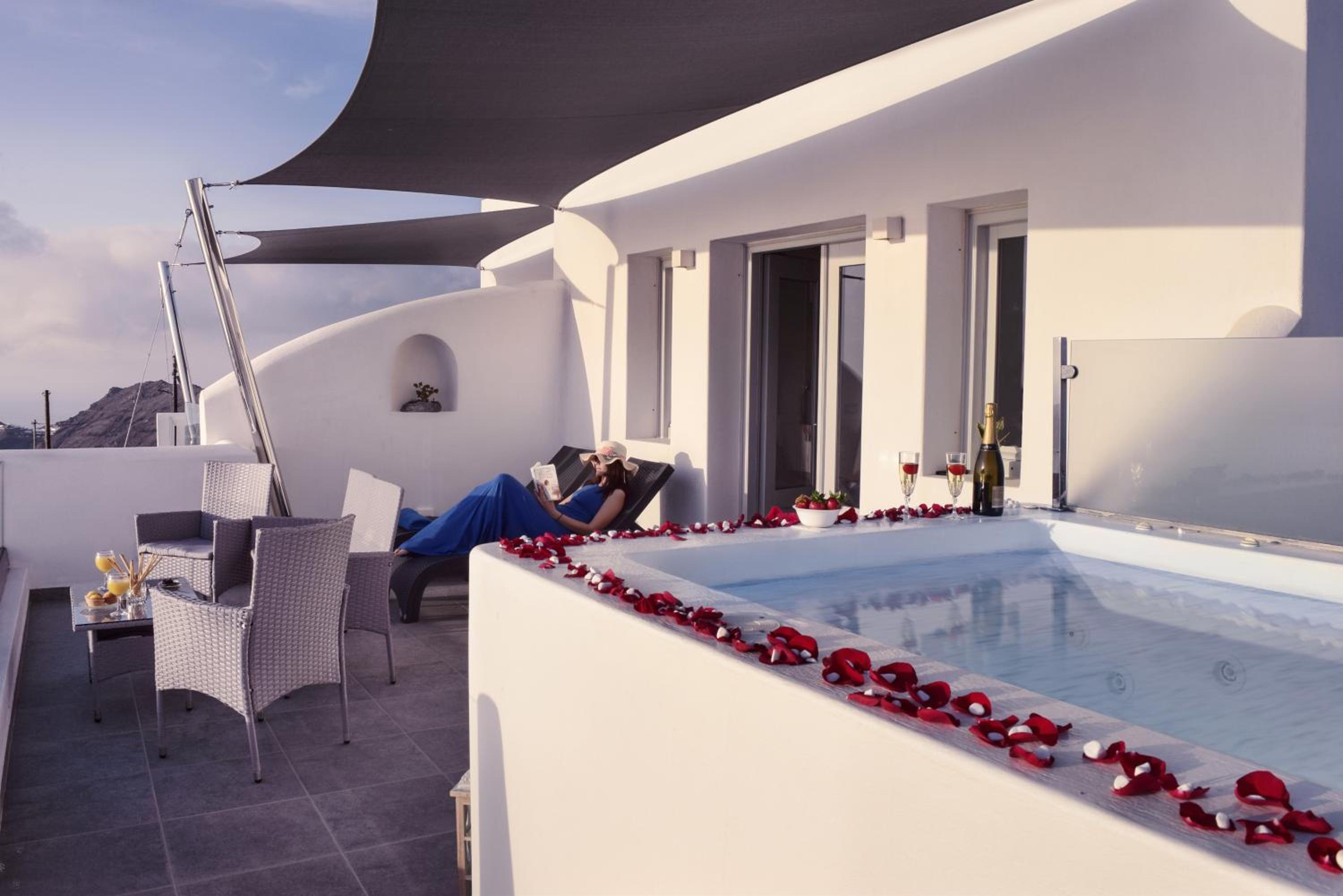 Deluxe Suite with outdoor heated Jacuzzi - Photo 52